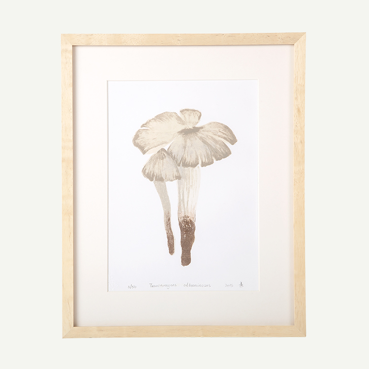 李茜〈見手青──Termitomycesalbuminosus 雞肉絲菇〉限量親筆簽名版畫