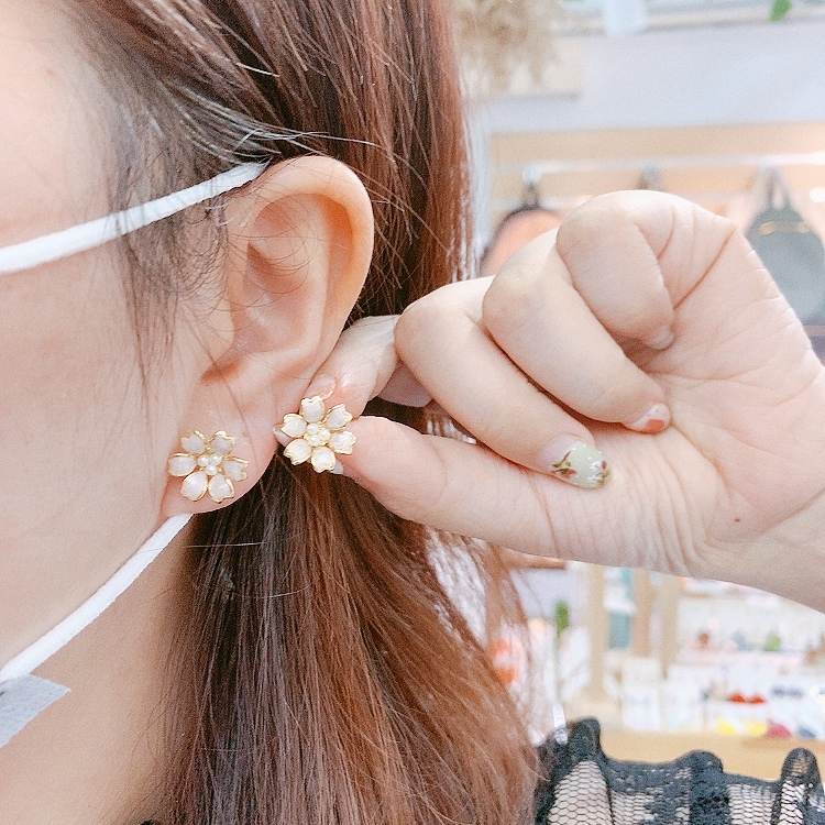 [日本制]六花瓣櫻花耳環 (樹脂針)