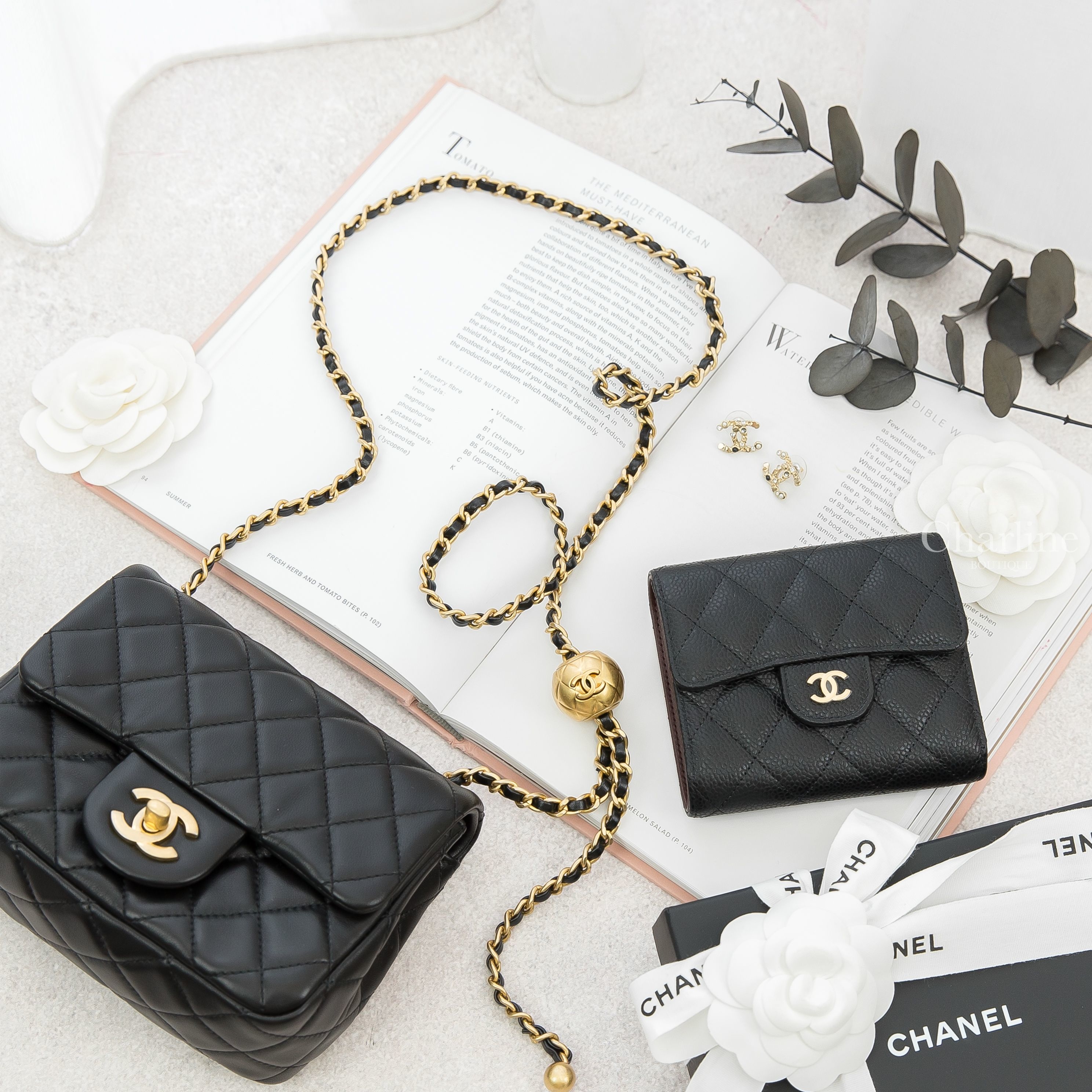 Chanel Flap Bag 黑色金CC金色小珠鍊帶小羊皮菱格紋肩背包,Chanel Earrings 黑色水晶拼鑽CC耳環,Chanel Small Flap Wallet 黑色金釦荔枝紋三折短夾-Charline Boutique 精品代購