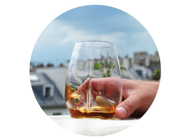 Glasses, decanters and cleaning tools