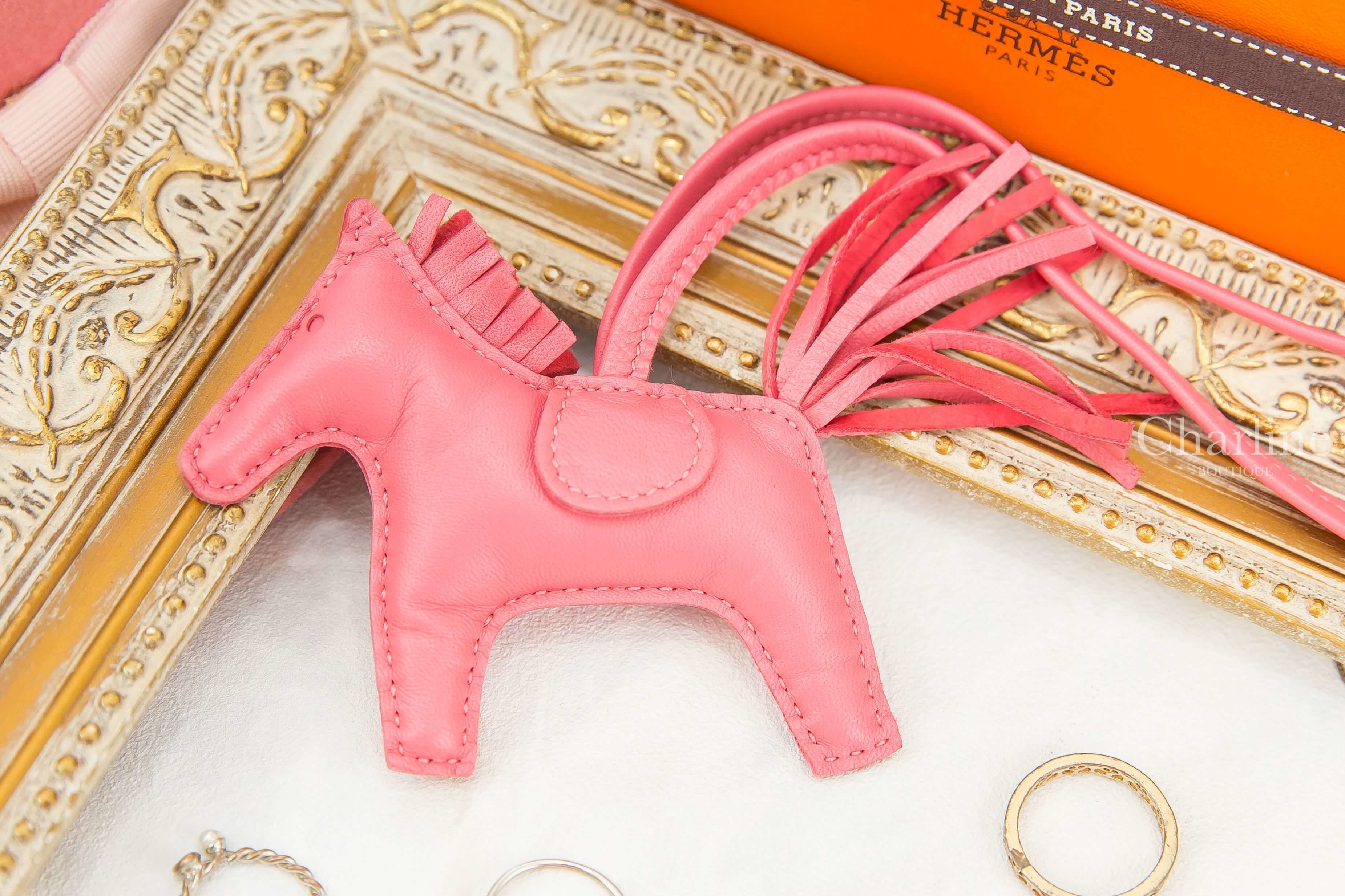 Hermès Horse Charm PM 杜鵑桃粉小型可愛小馬吊飾