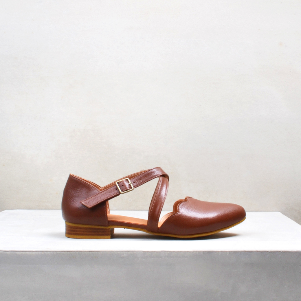 6605 花瓣 手工涼鞋 咖