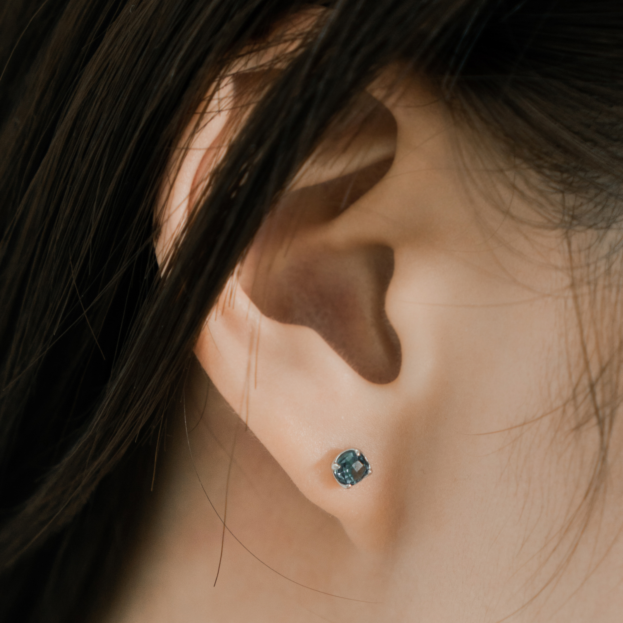 圓四爪倫敦托帕石轉珠耳環