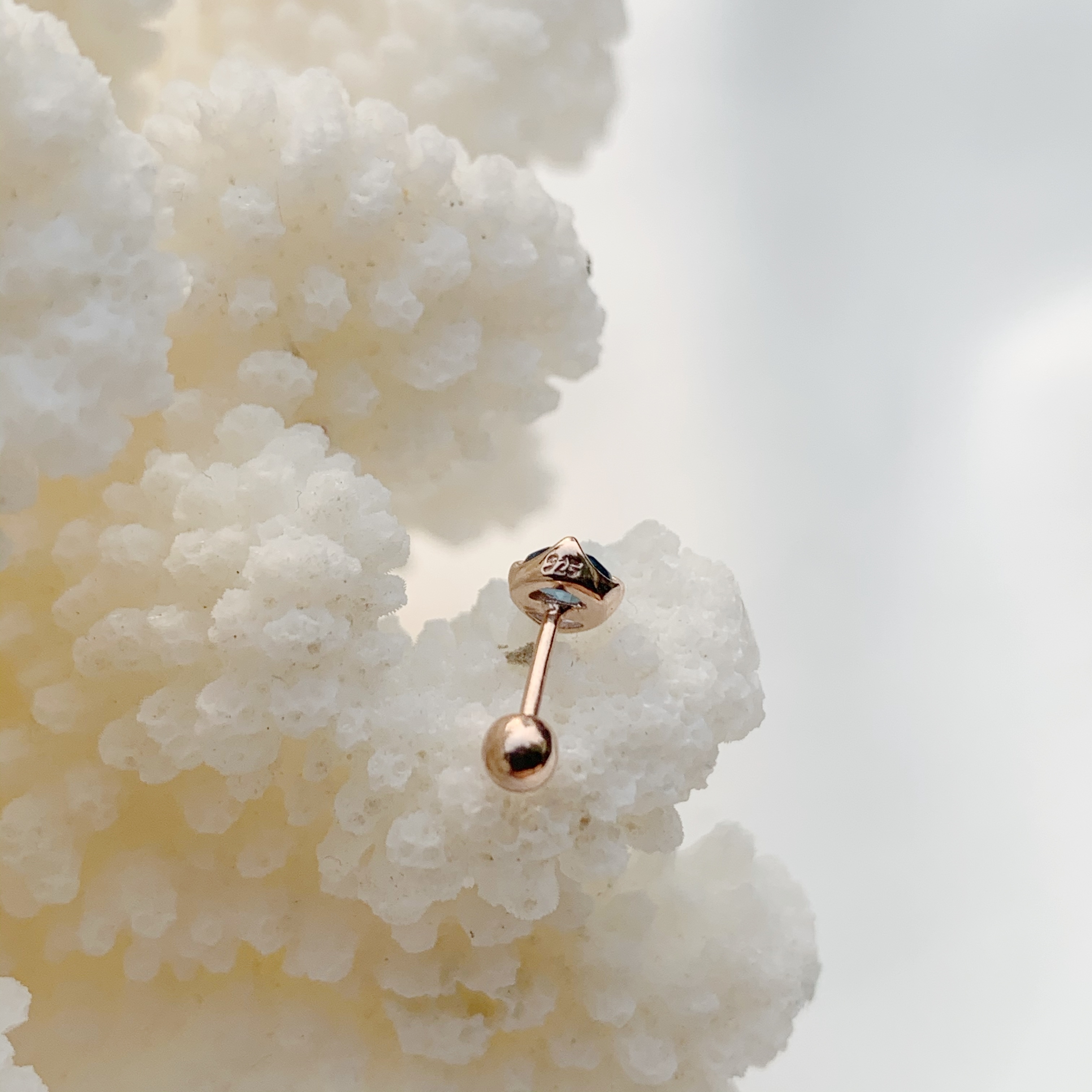 圓四爪倫敦托帕石轉珠耳環