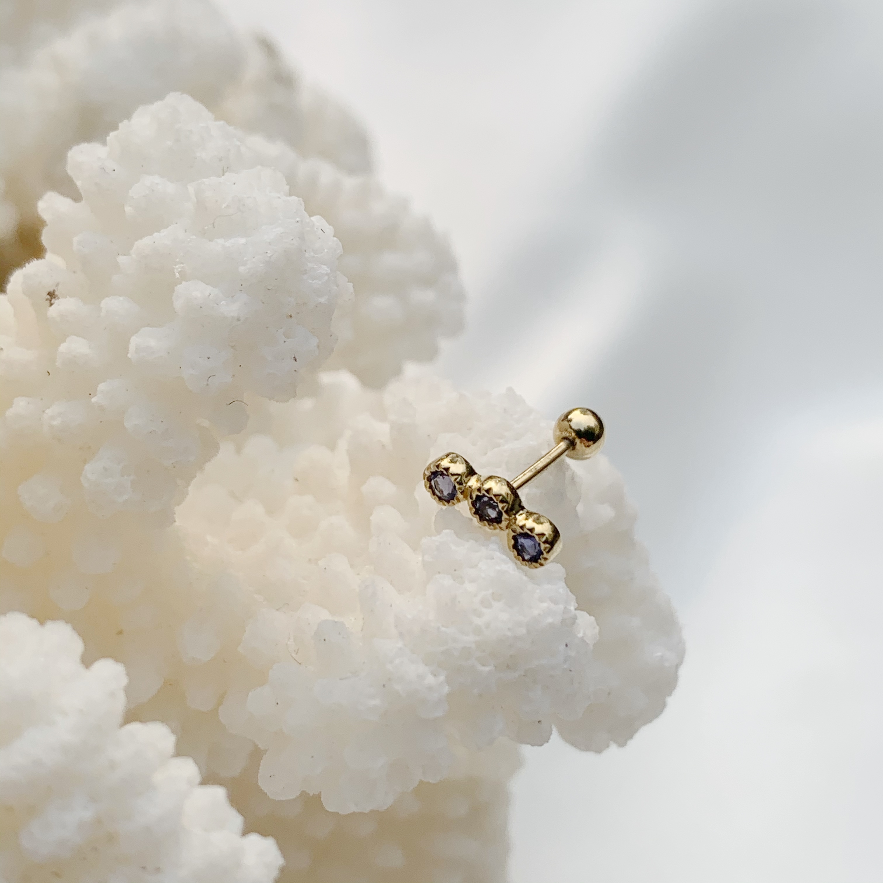 三顆彎彎蛋糕堇青石轉珠耳環