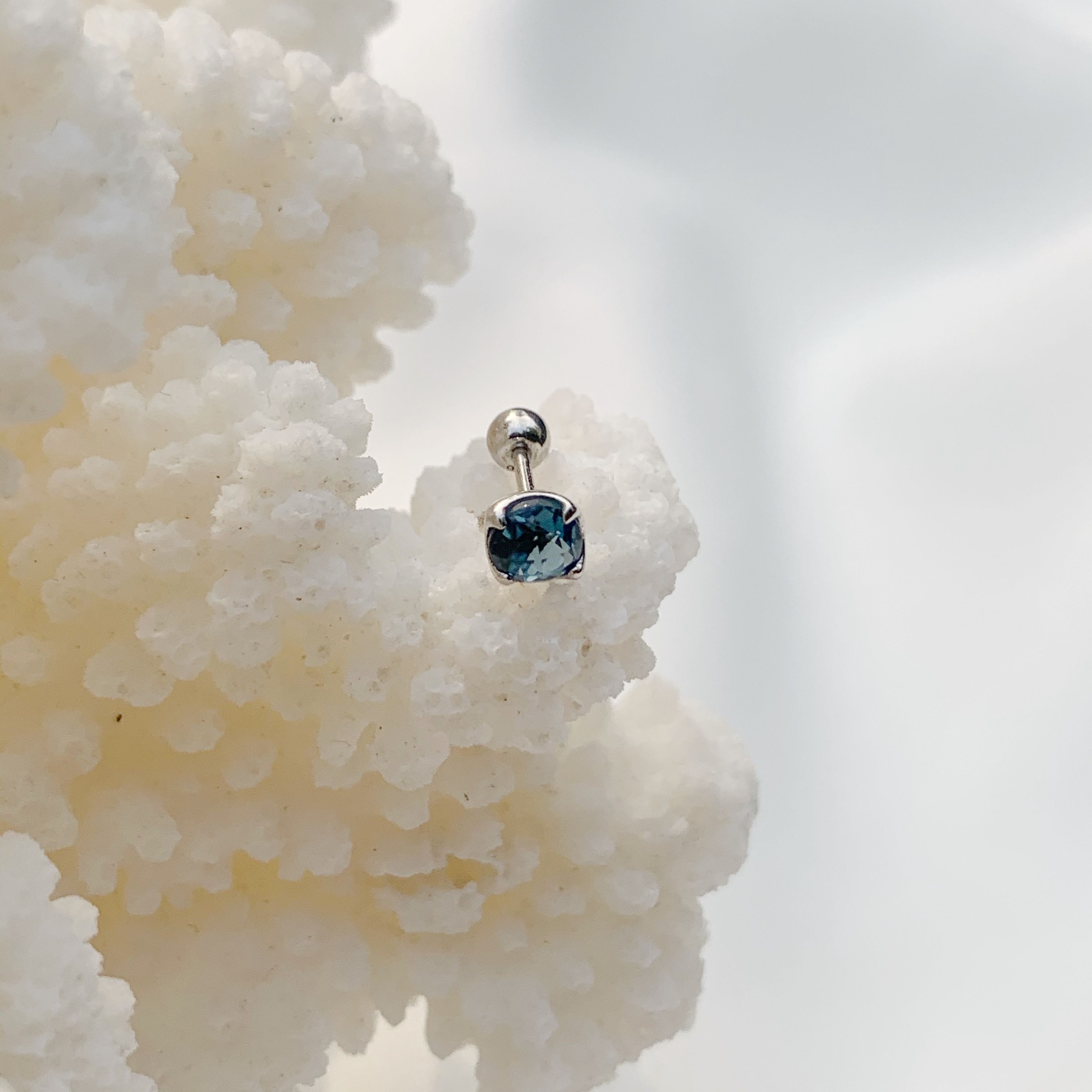 圓四爪倫敦托帕石轉珠耳環