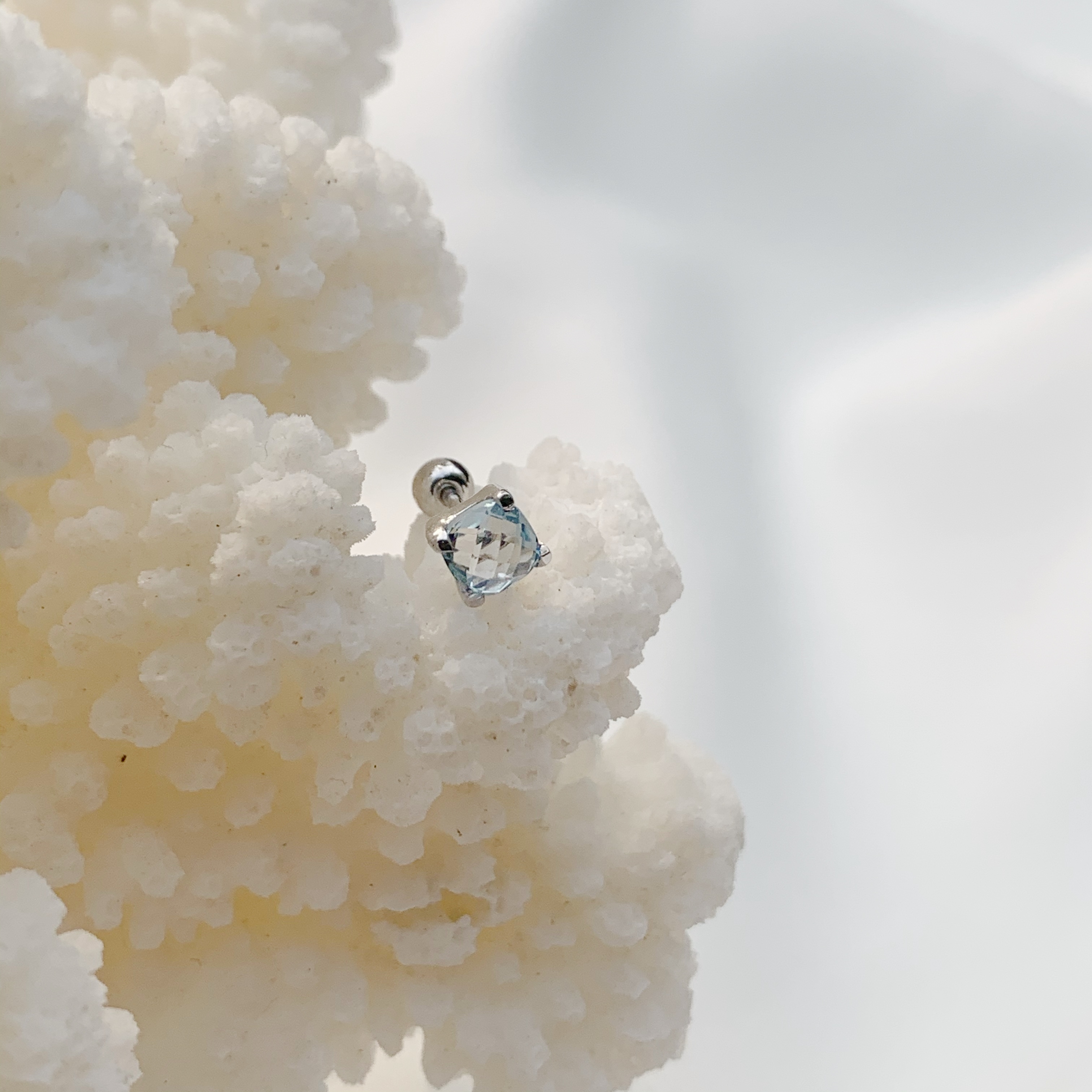 四爪正方托帕石轉珠耳環