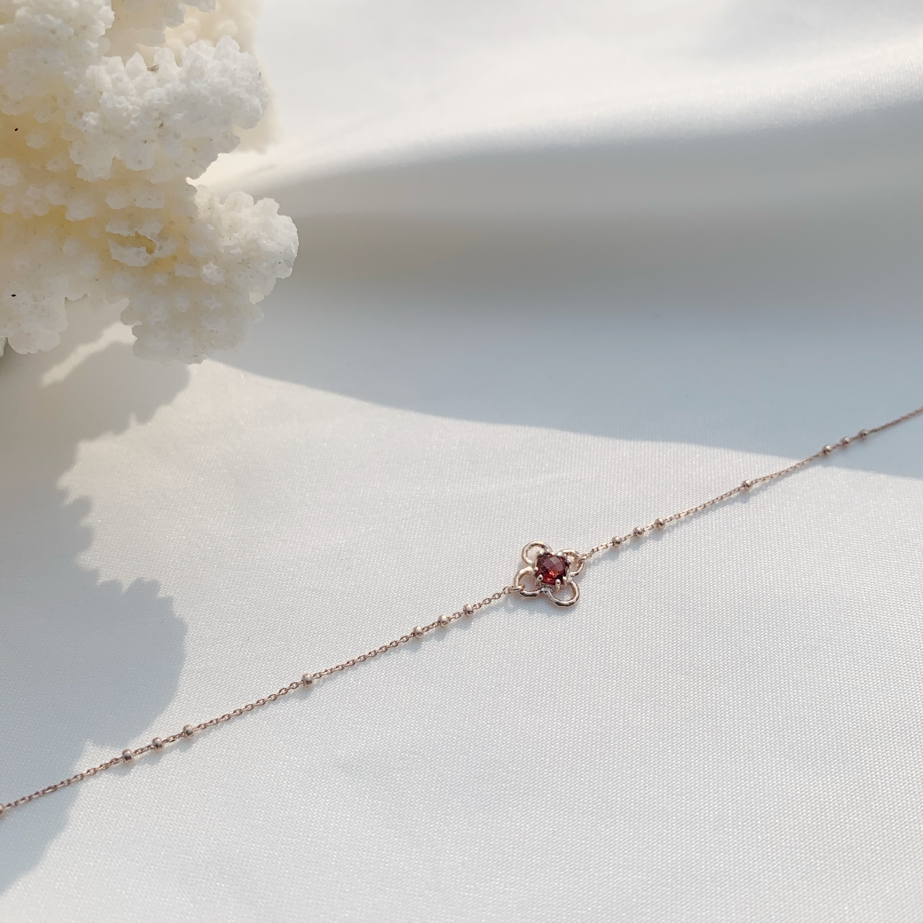 Flora Triplets 石榴石手鍊