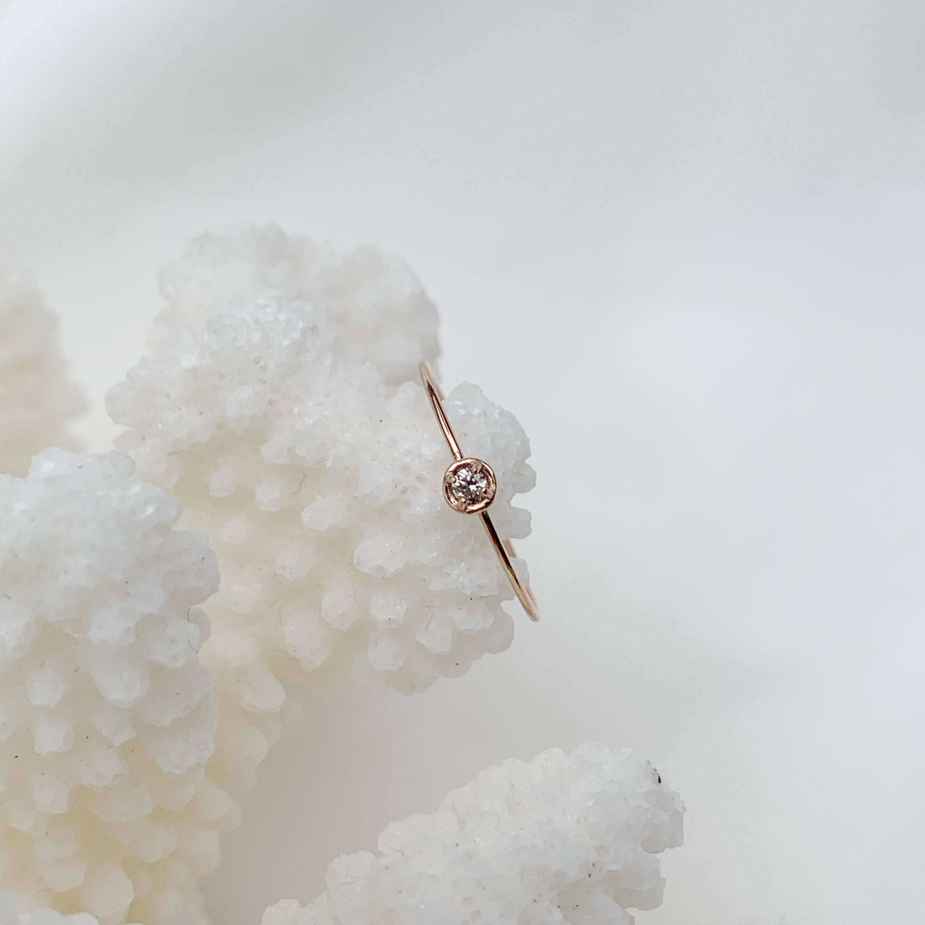 14K圓盤四爪白鑽光滑戒指