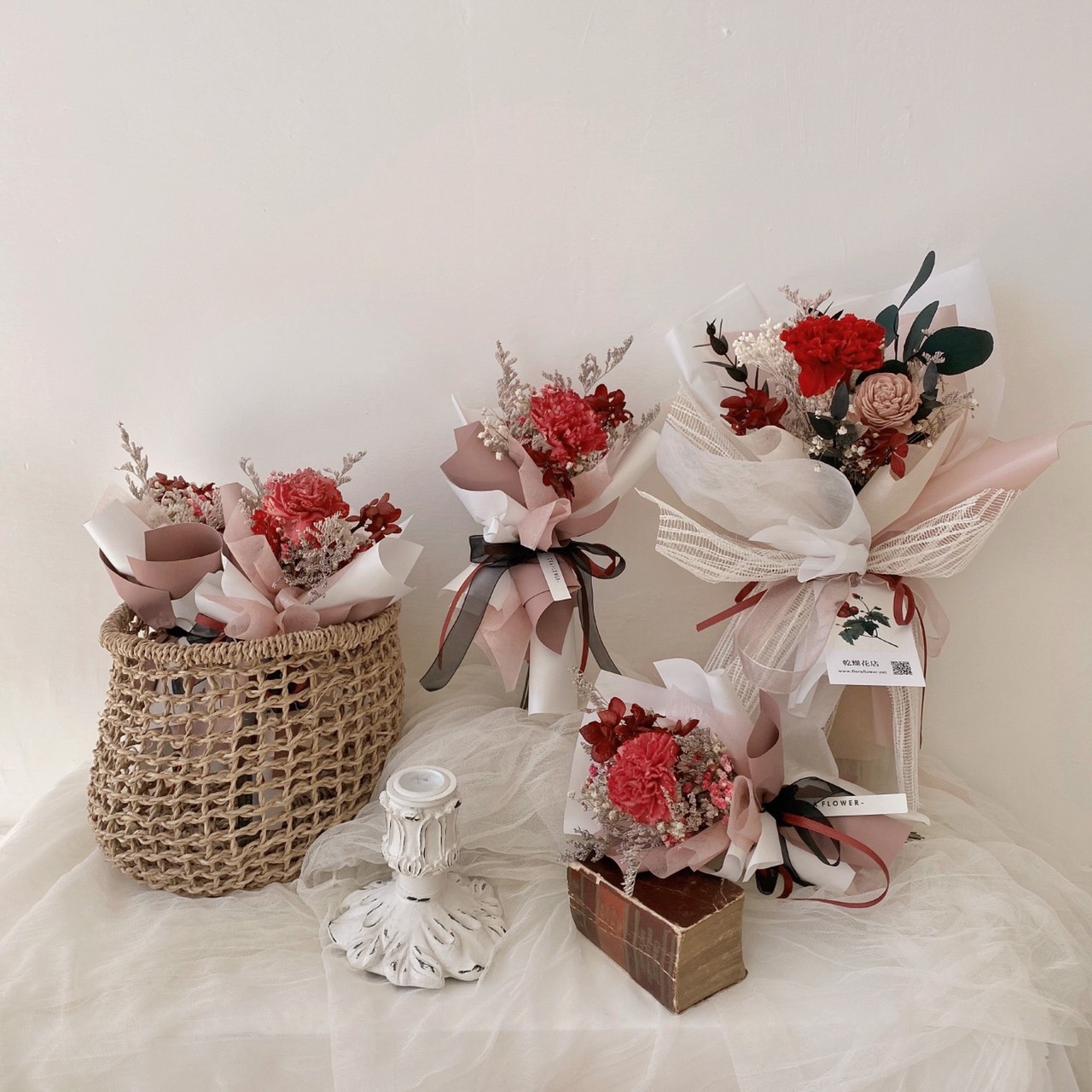 乾燥花索拉康乃馨小花束-兩色