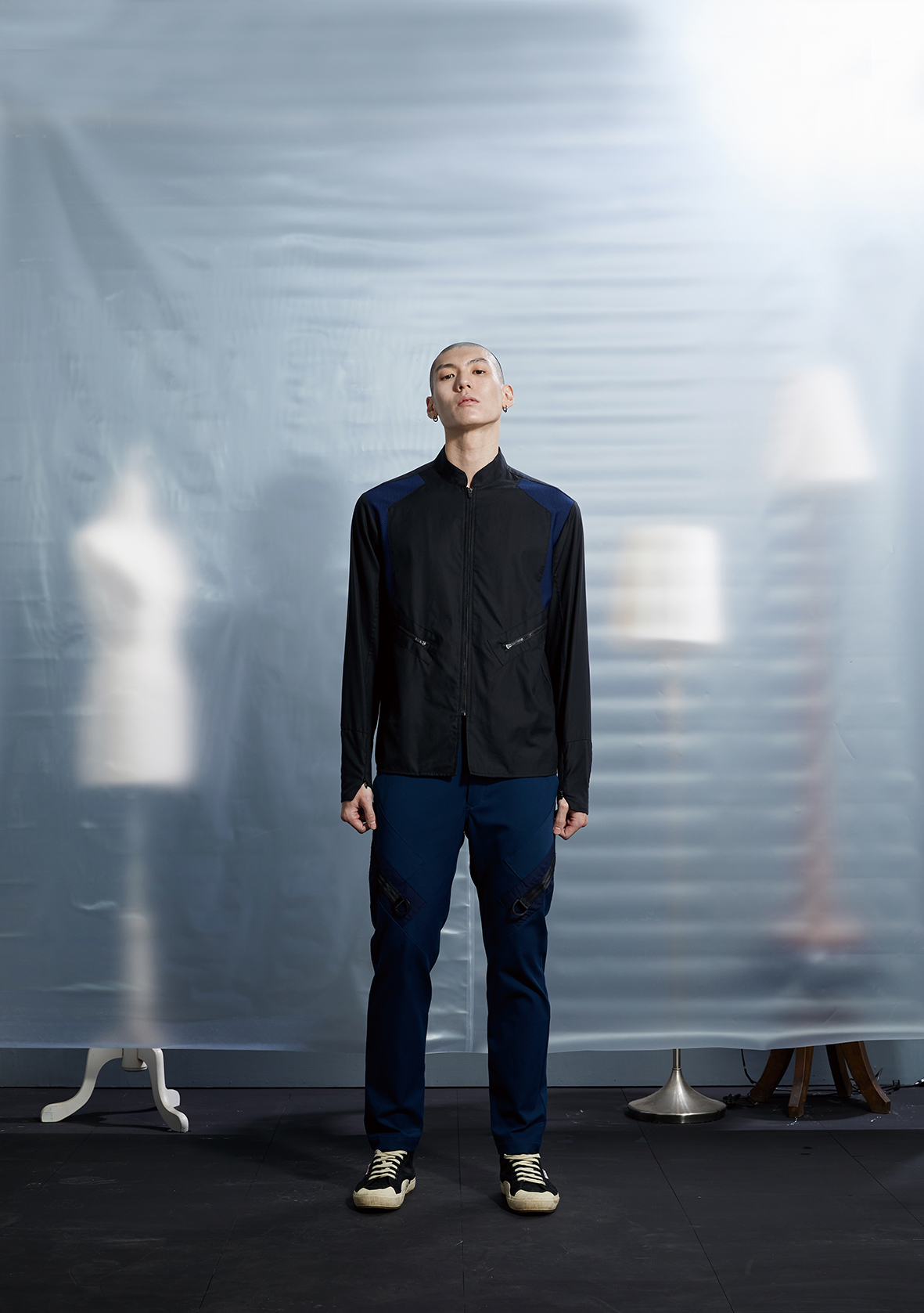 立領透氣拉鍊襯衫 - 黑