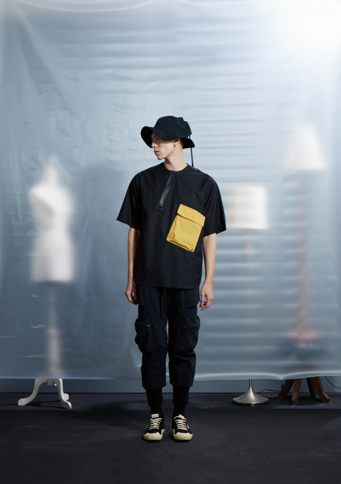 拉鍊半斜襟上衣 - 黑