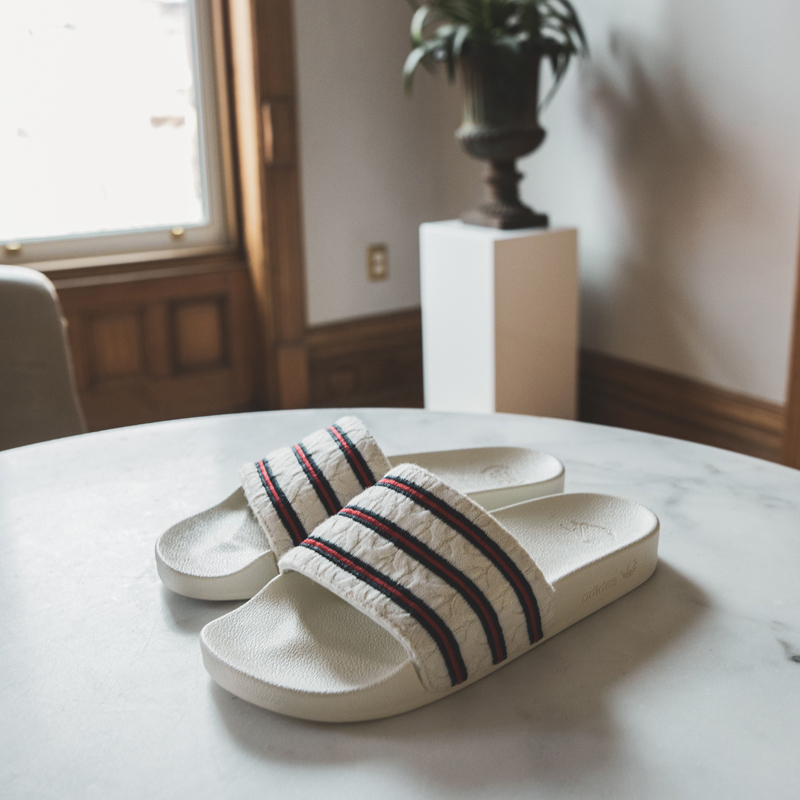 【 adidas X 紐約Extra Butter "CABLEKNIT" ADILETTE 限量頂級拖鞋 】