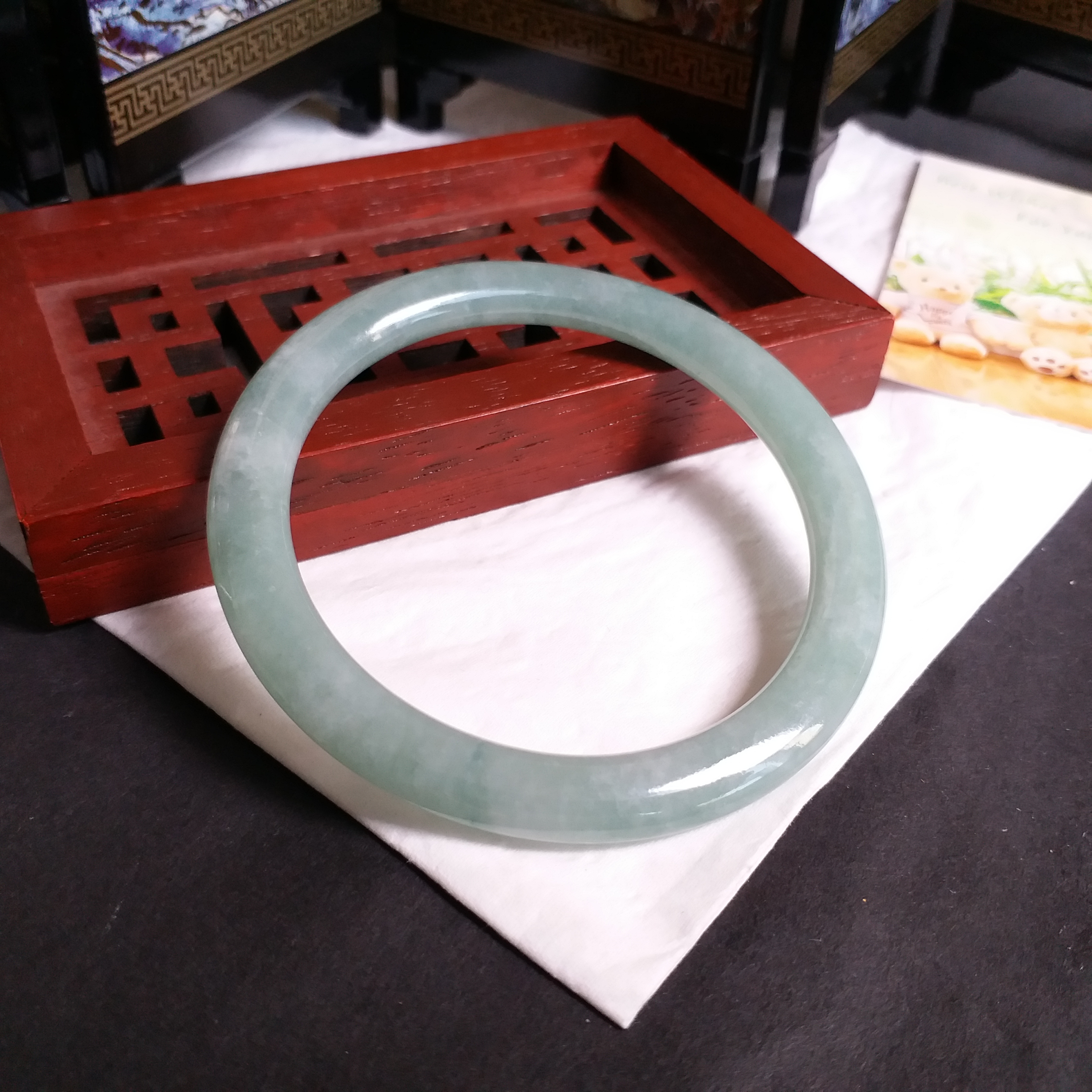 J902 冰糯滿綠幼條玉鐲 55.5mm (1.47)