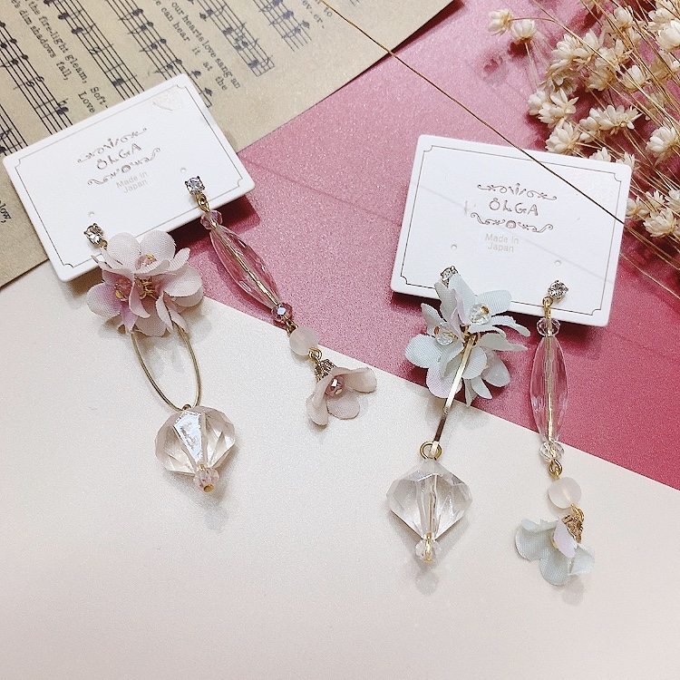 [日本制]人造花不對稱耳環