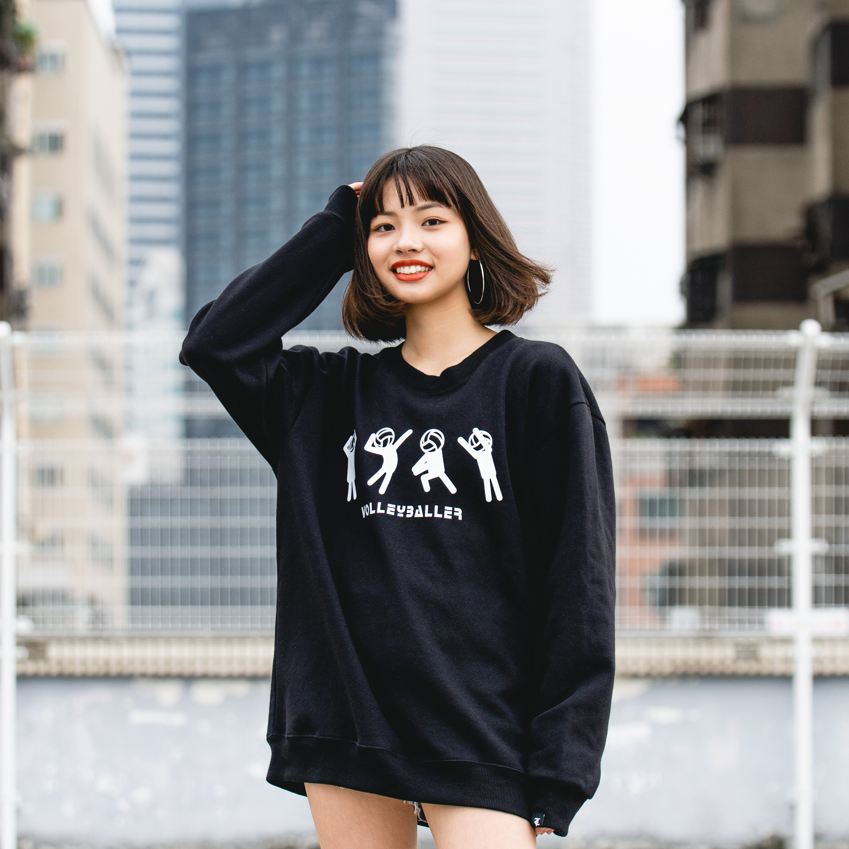 VOLLEYBALLER - 無口袋大學T (共二色)