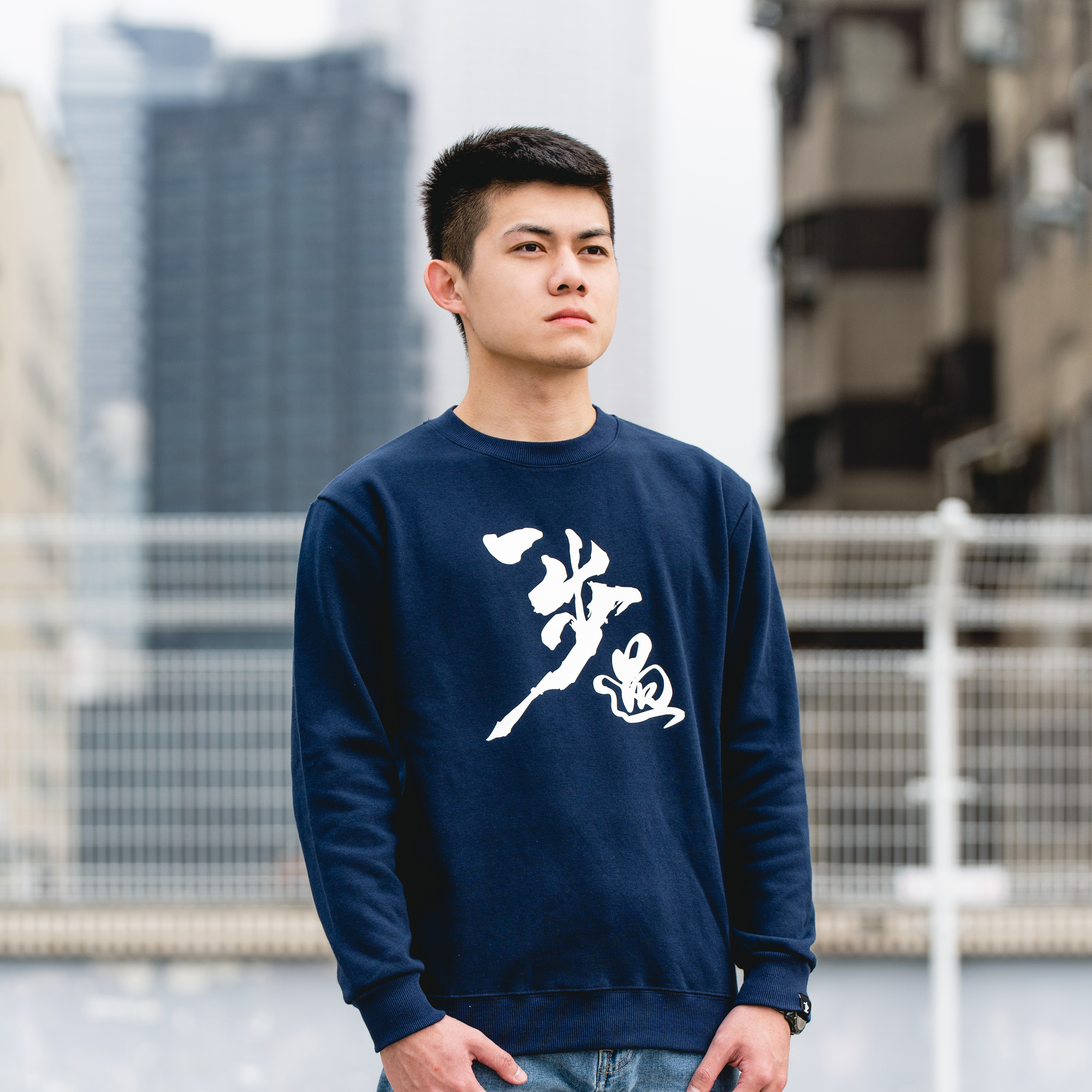 一步過 - 無口袋大學T (共二色)