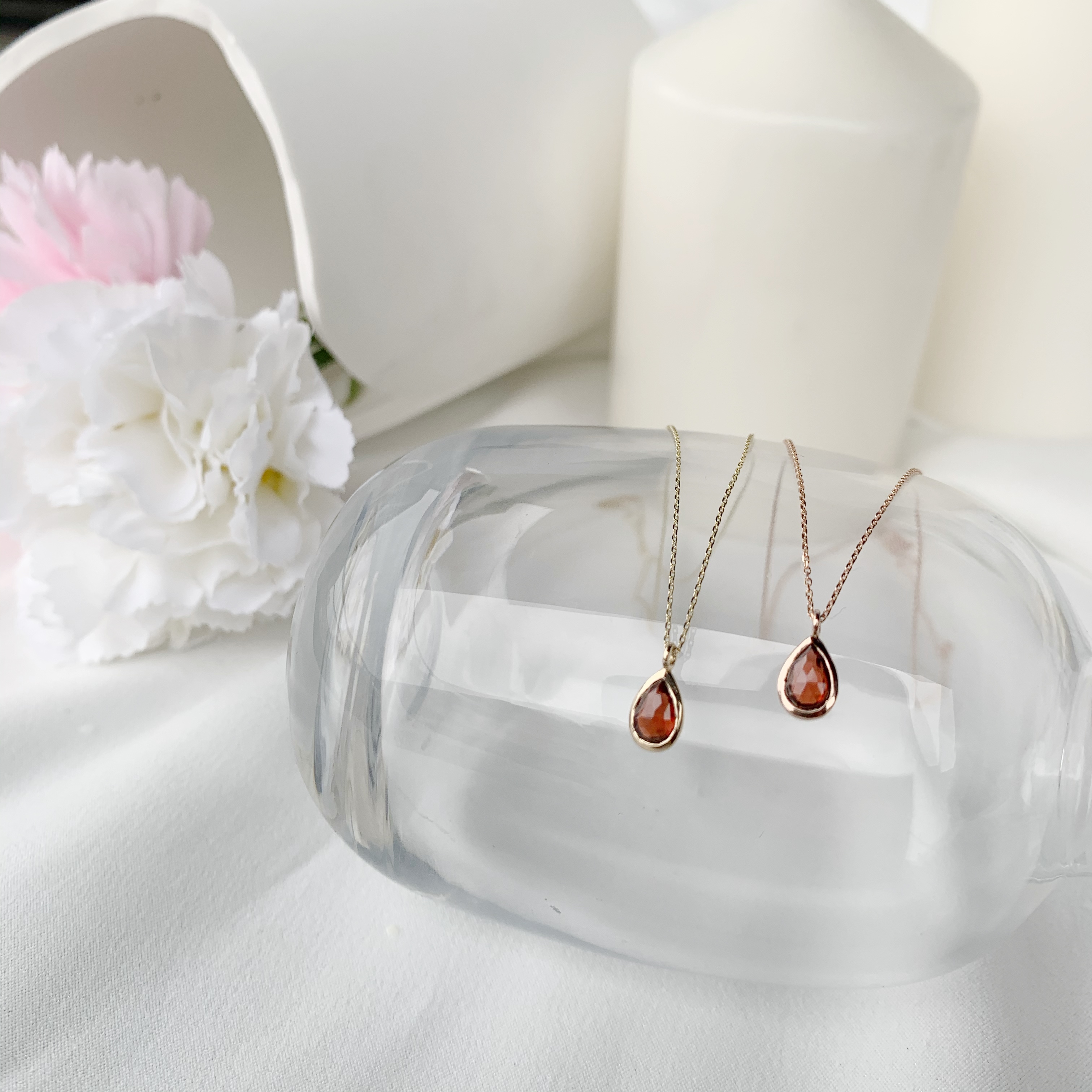 14K簡約包邊水滴石榴石鎖骨鍊