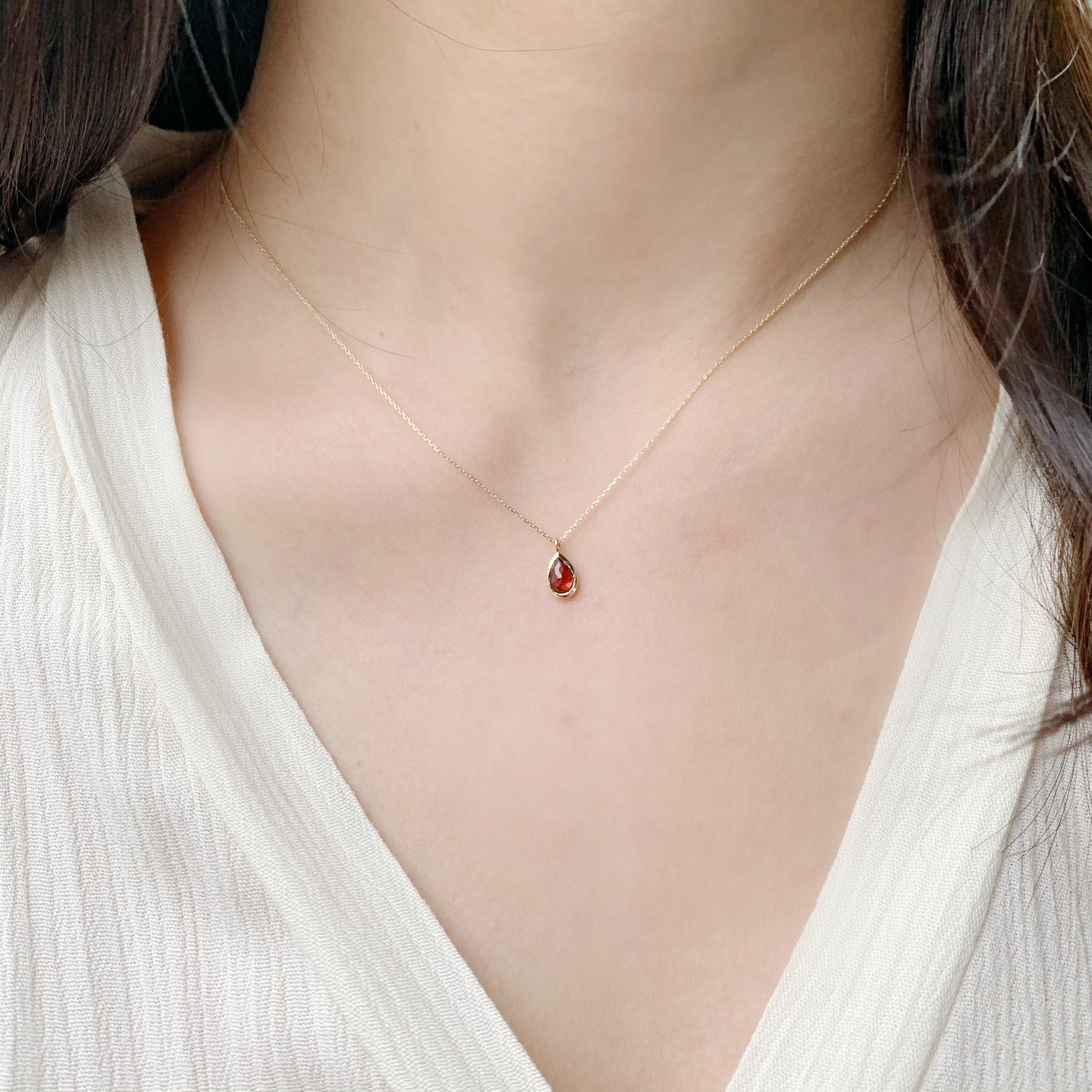 14K簡約包邊水滴石榴石鎖骨鍊