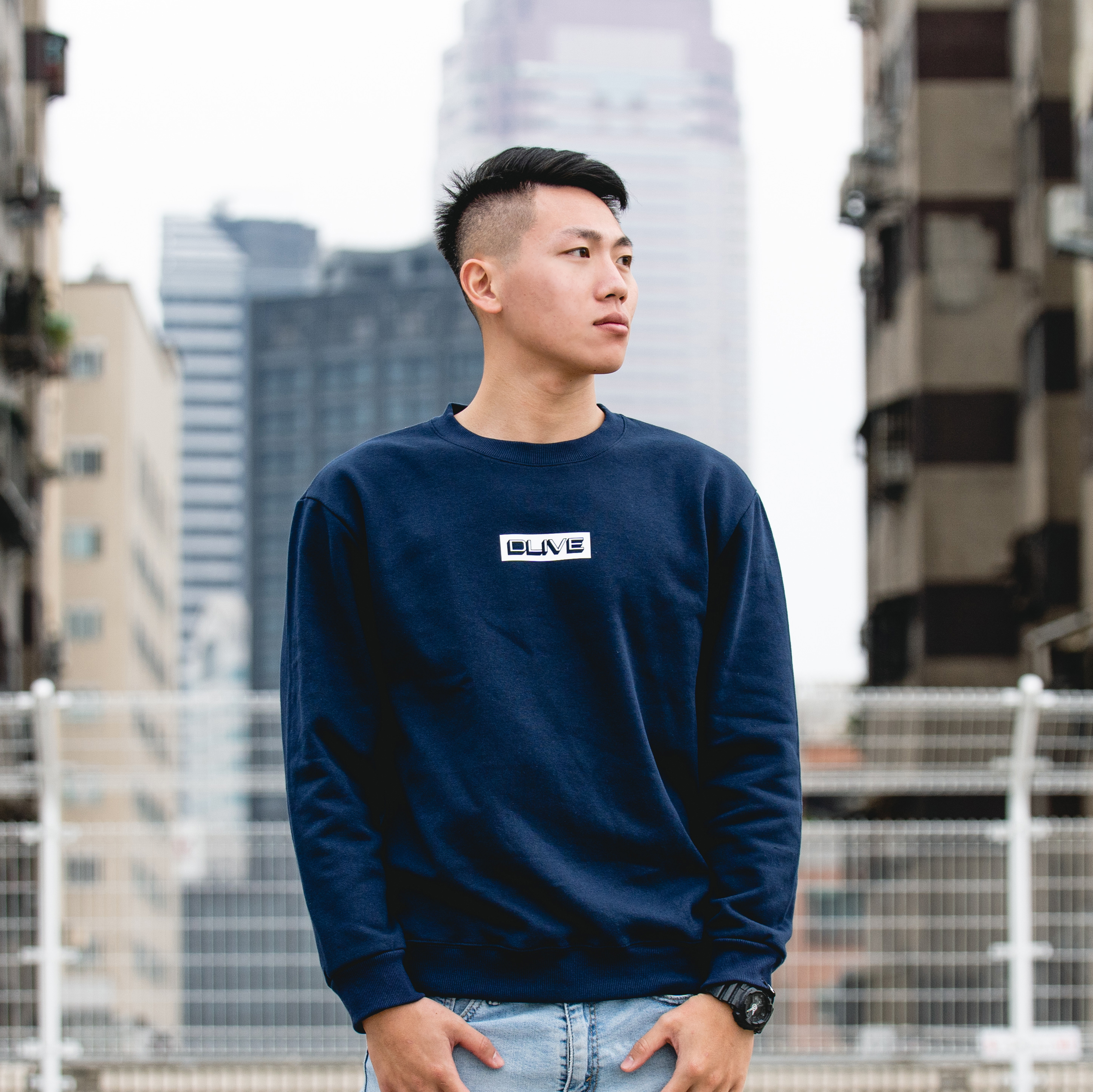 DLIVE LOGO(3)-無口袋大學T (共二色)
