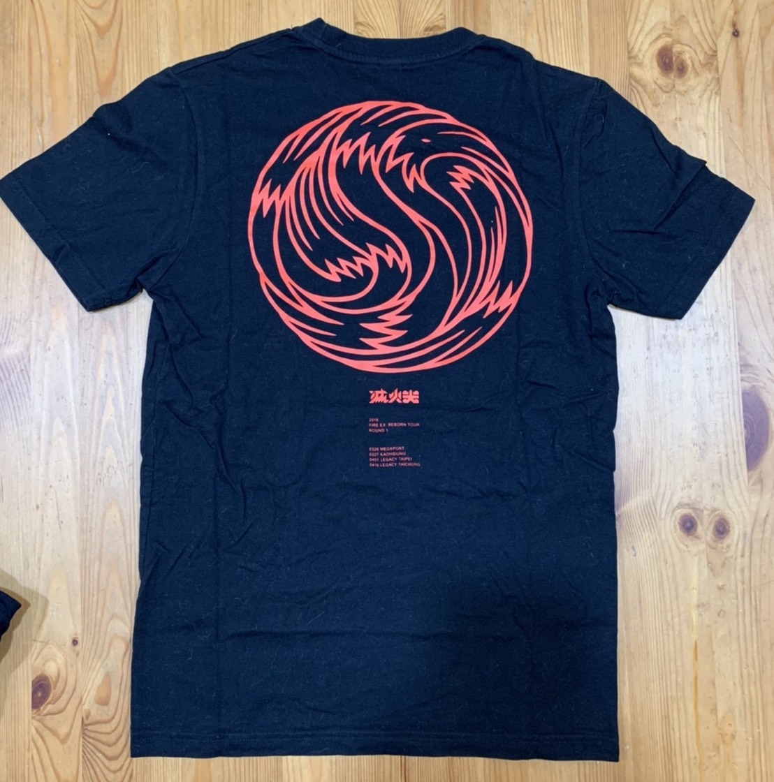 【滅火器】REBORN 台版Tee 紅字黑底