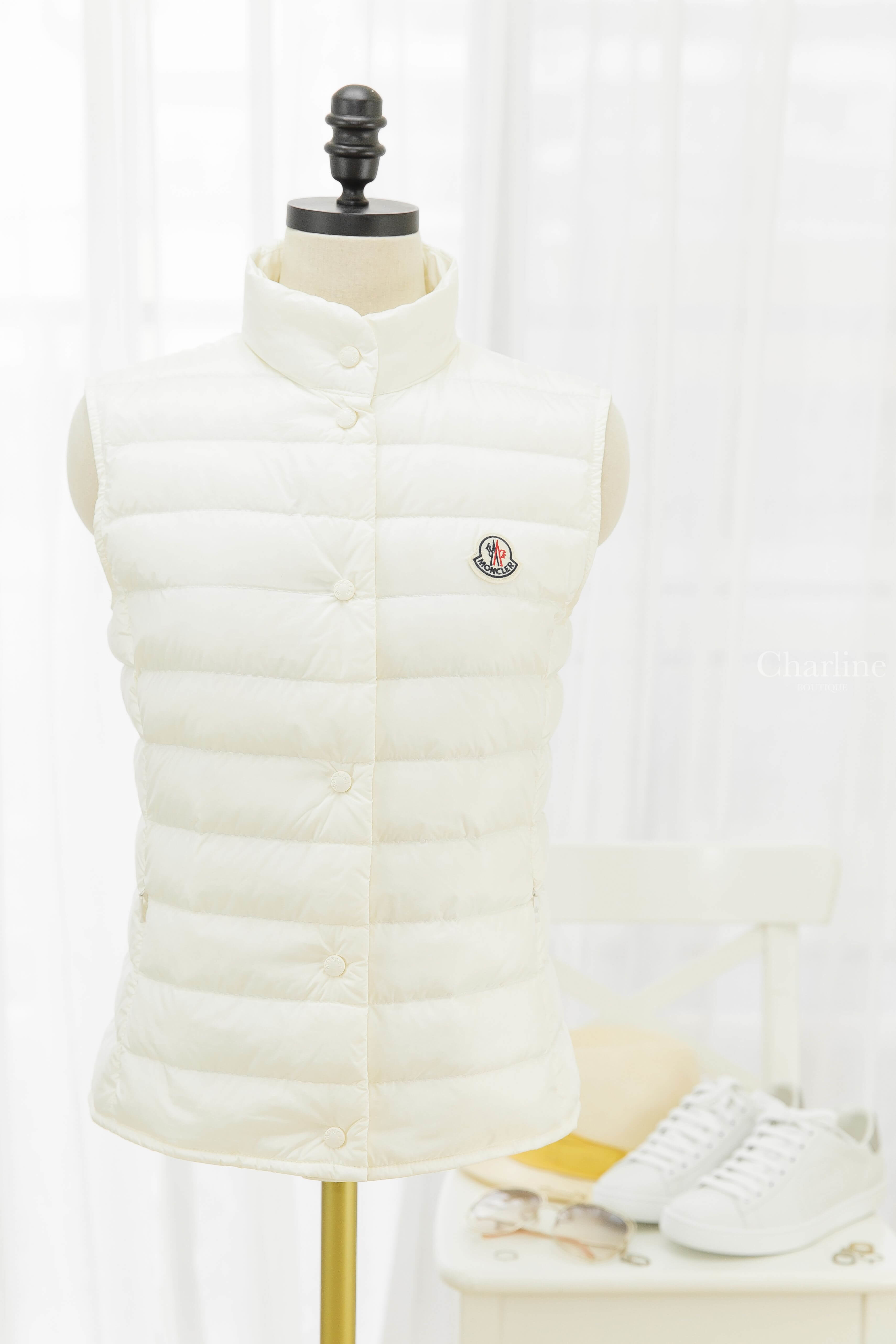 Moncler Liane 白色小立領扣式輕羽絨背心
