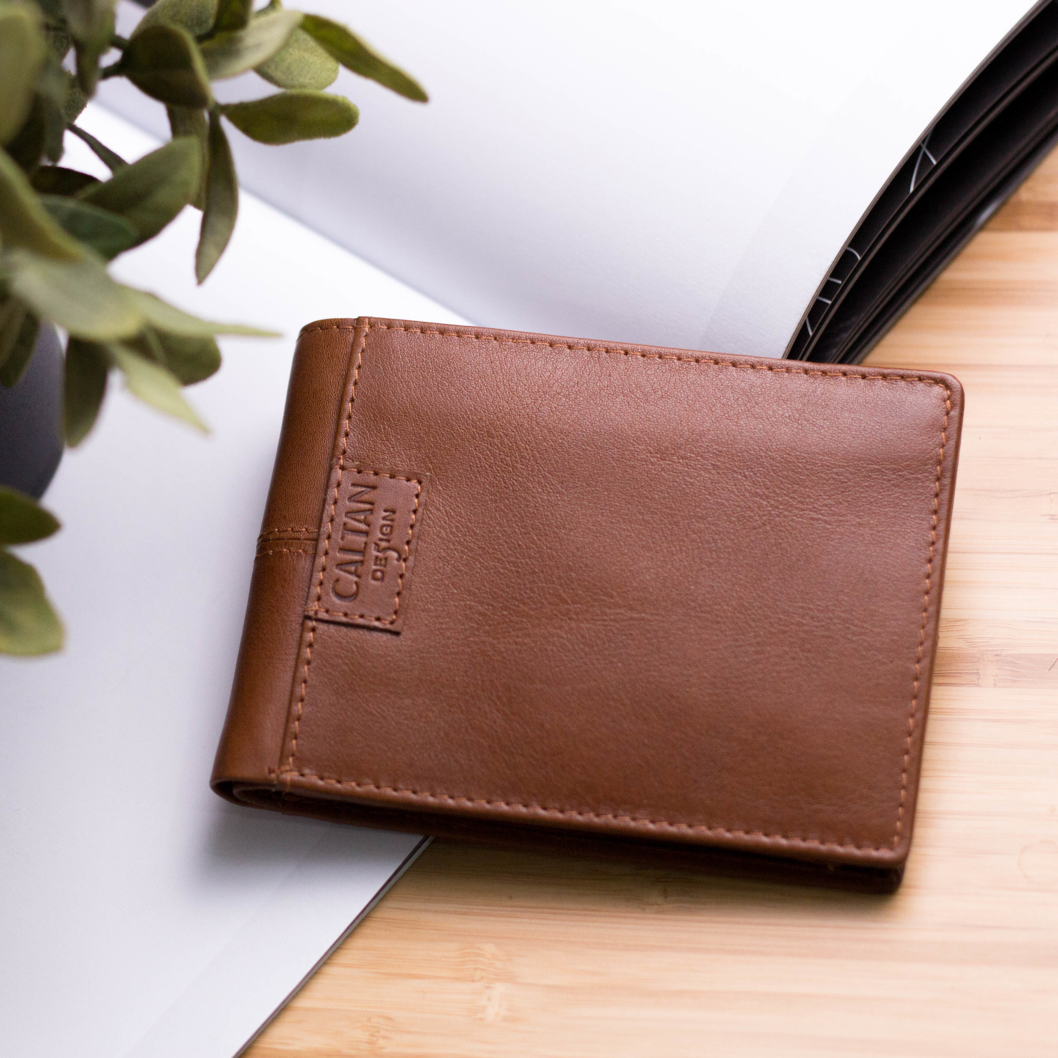 英倫紳士經典真皮短夾 - 074137(兩色)