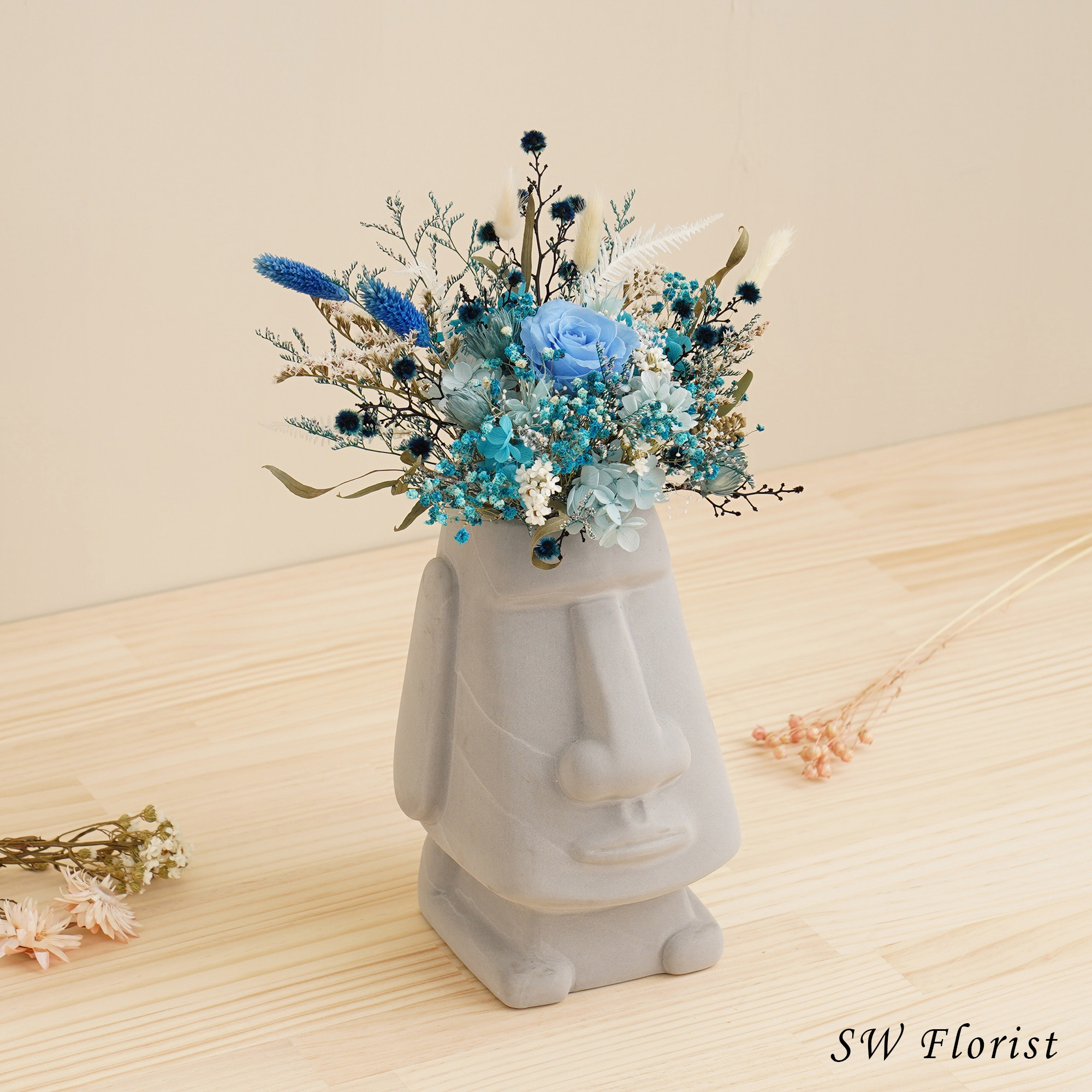 ｜永生花盆栽 桌花設計 不凋花 蔚藍海洋風 摩艾造型(灰色) 大型桌花｜
