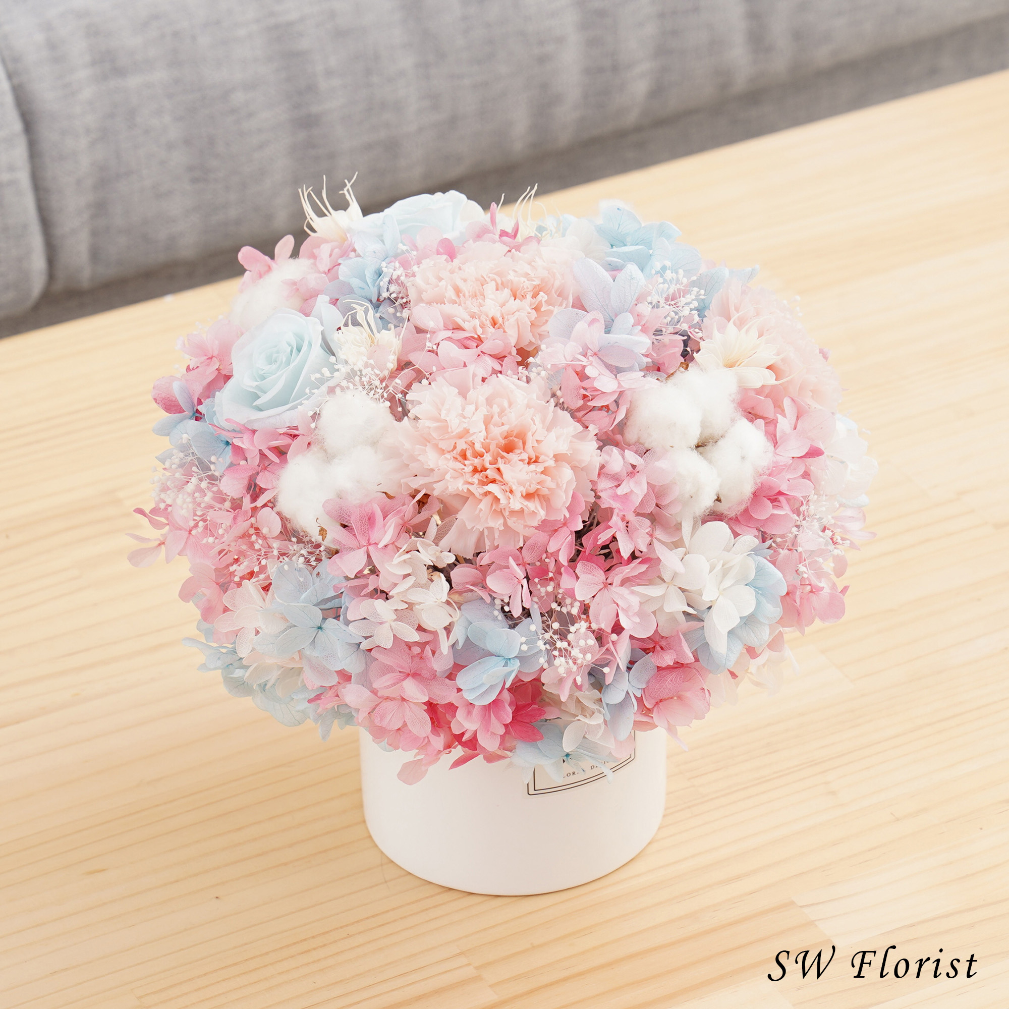 ｜甜蜜糖果夢幻色系-康乃馨-圓形 大型桌花 白盆｜