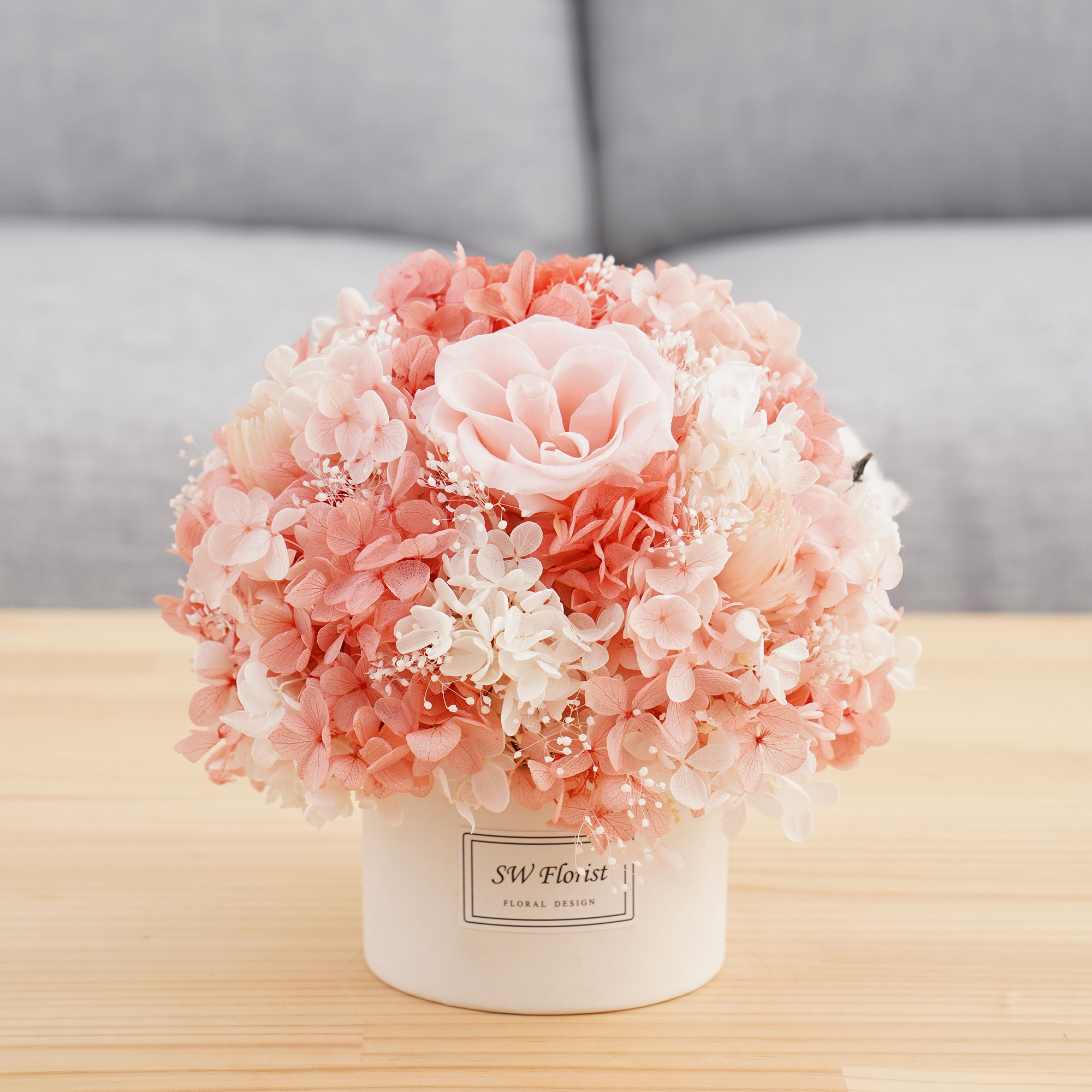 ｜初戀珊瑚紅-康乃馨-圓形 中型桌花 白盆｜