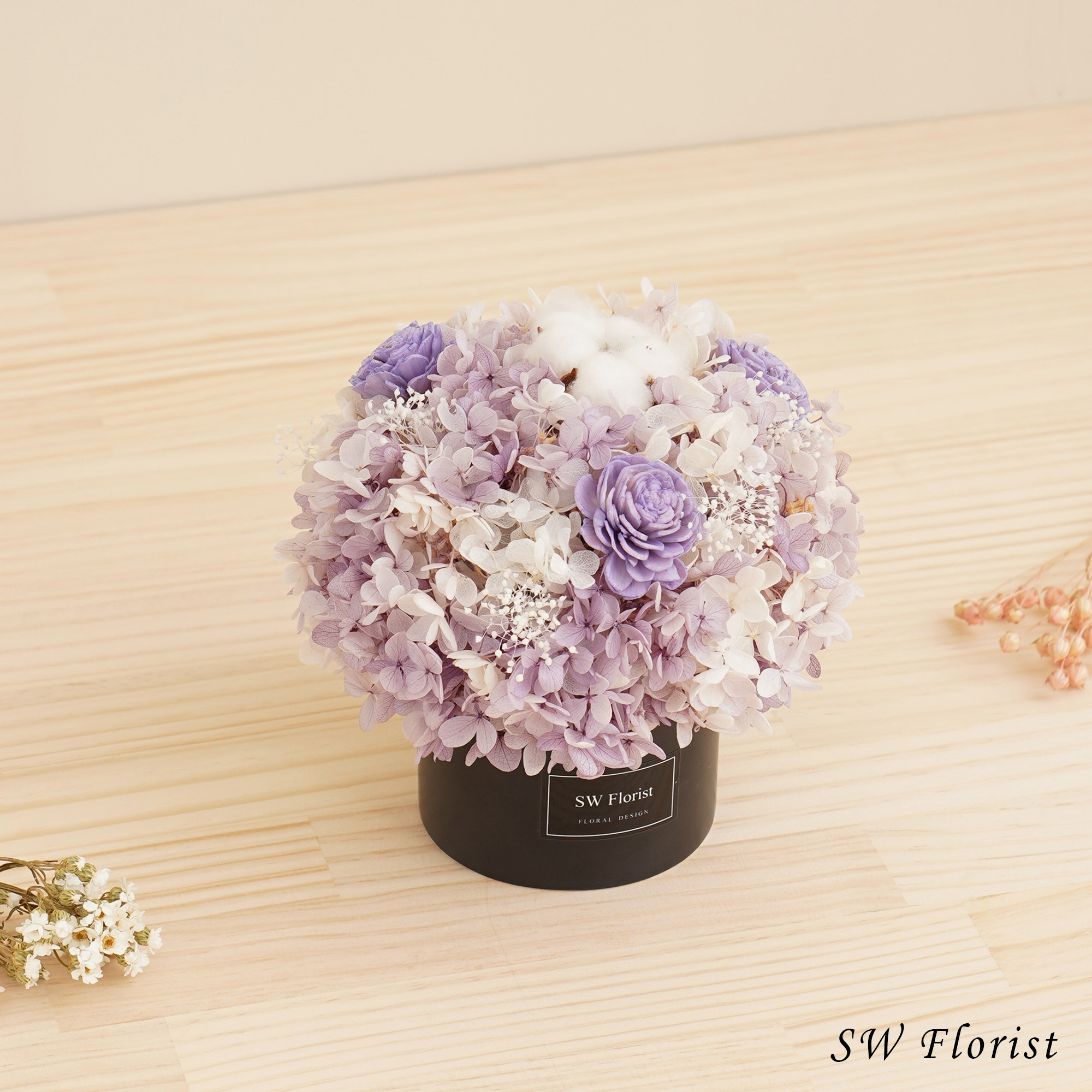 ｜經典款不凋花桌花 永生花 乾燥花 桌花設計 淺紫色系款 中型桌花 黑盆｜