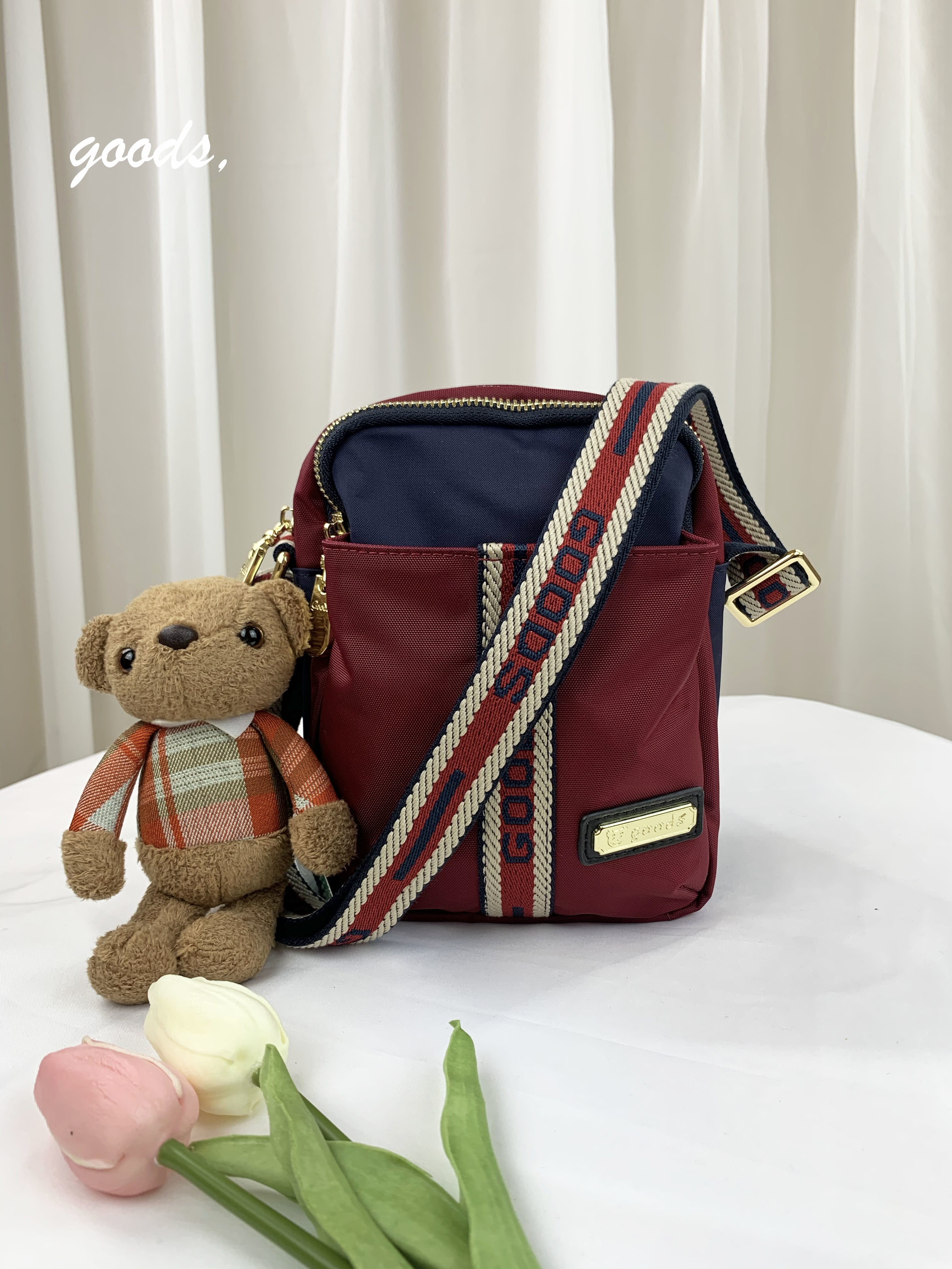 GOODS 織帶藍紅 尼龍防潑水手機袋 / 側背包 附小熊吊飾 #2499