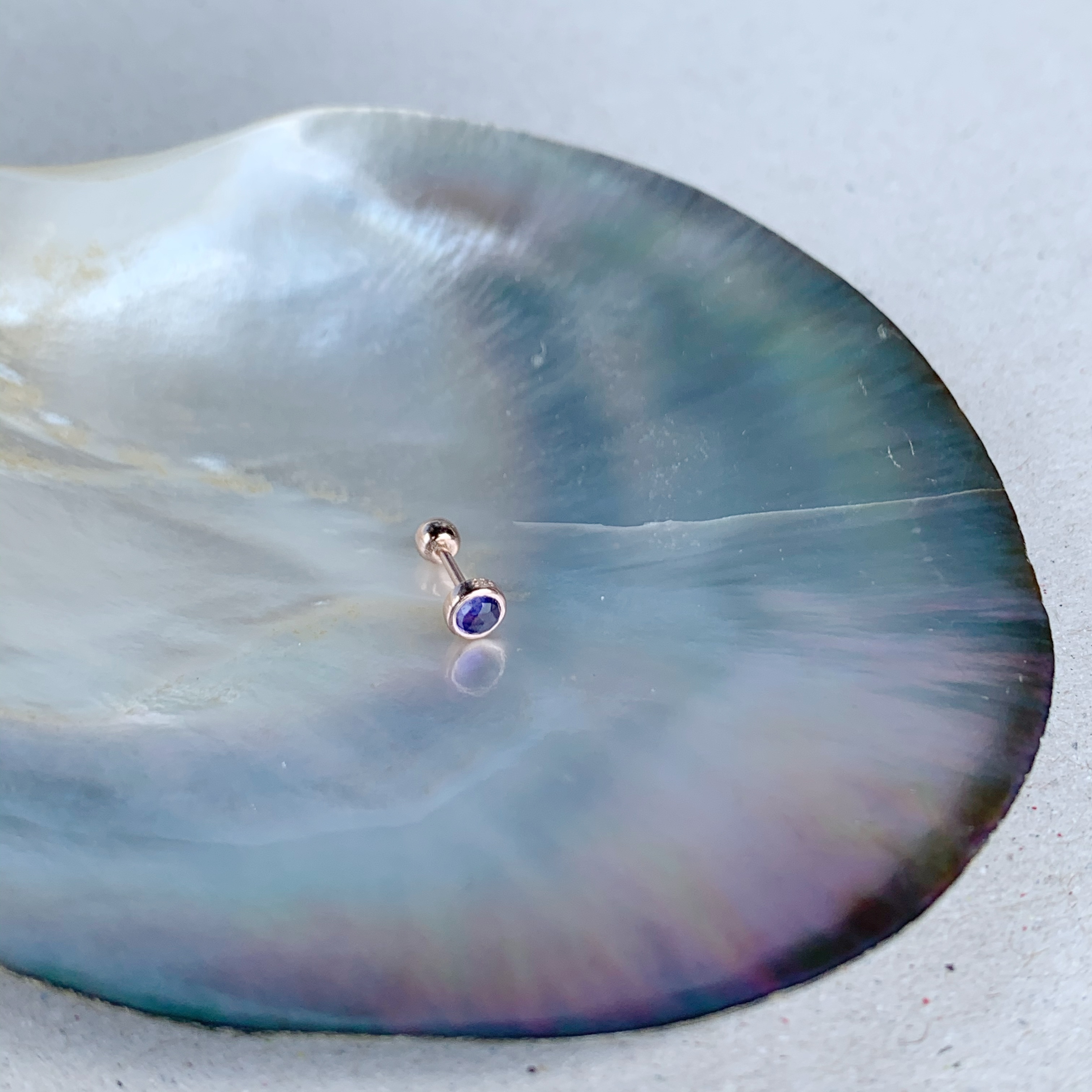 簡約球面小圓堇青石轉珠耳環