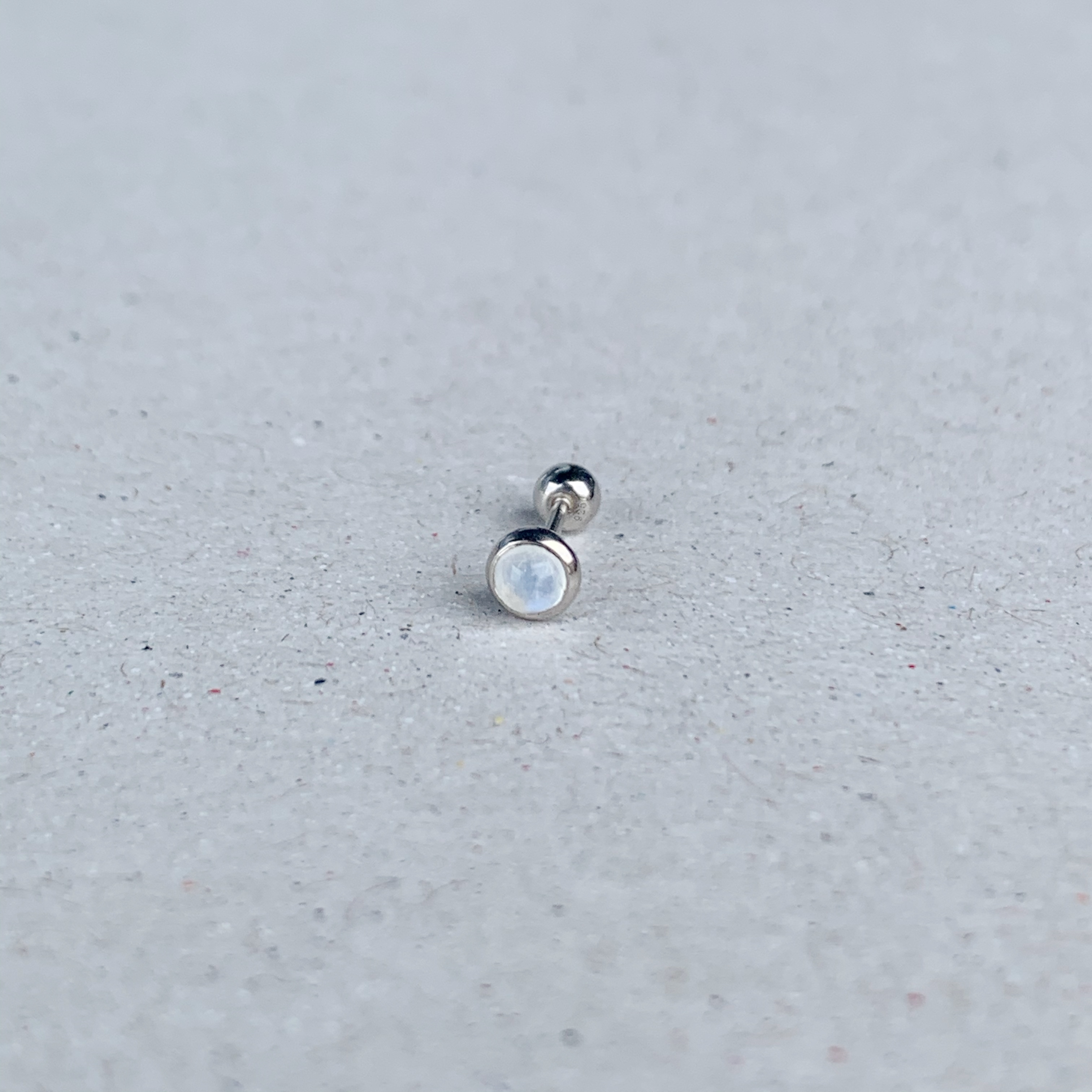 簡約光面小圓月光石轉珠耳環