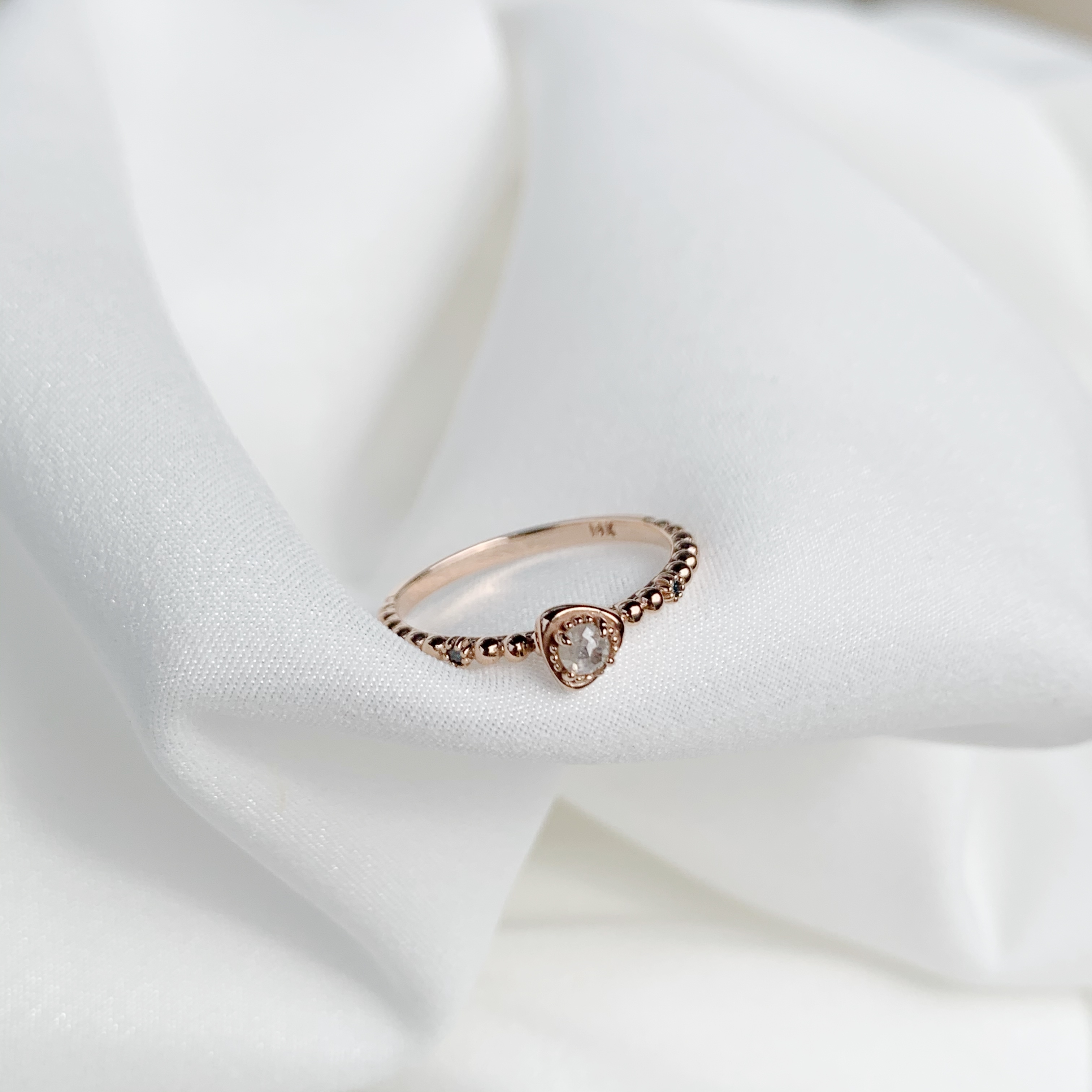 14K歪歪三角灰鑽珠珠戒