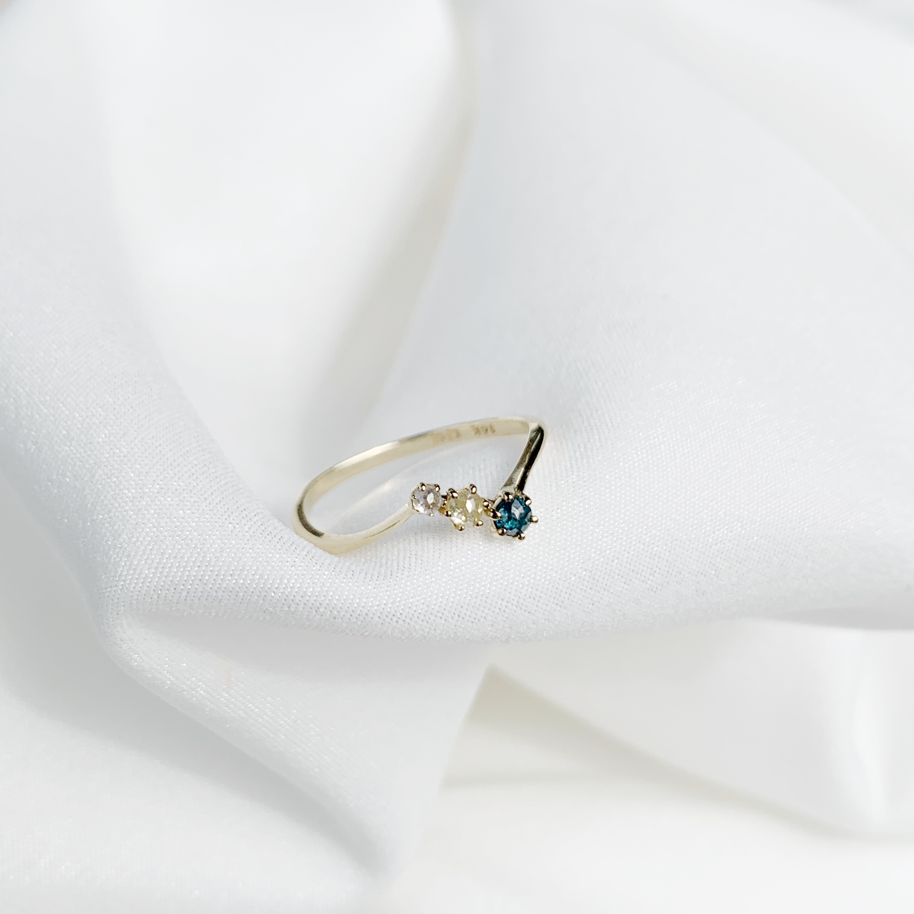 14K獵戶斜排彩鑽原礦戒指