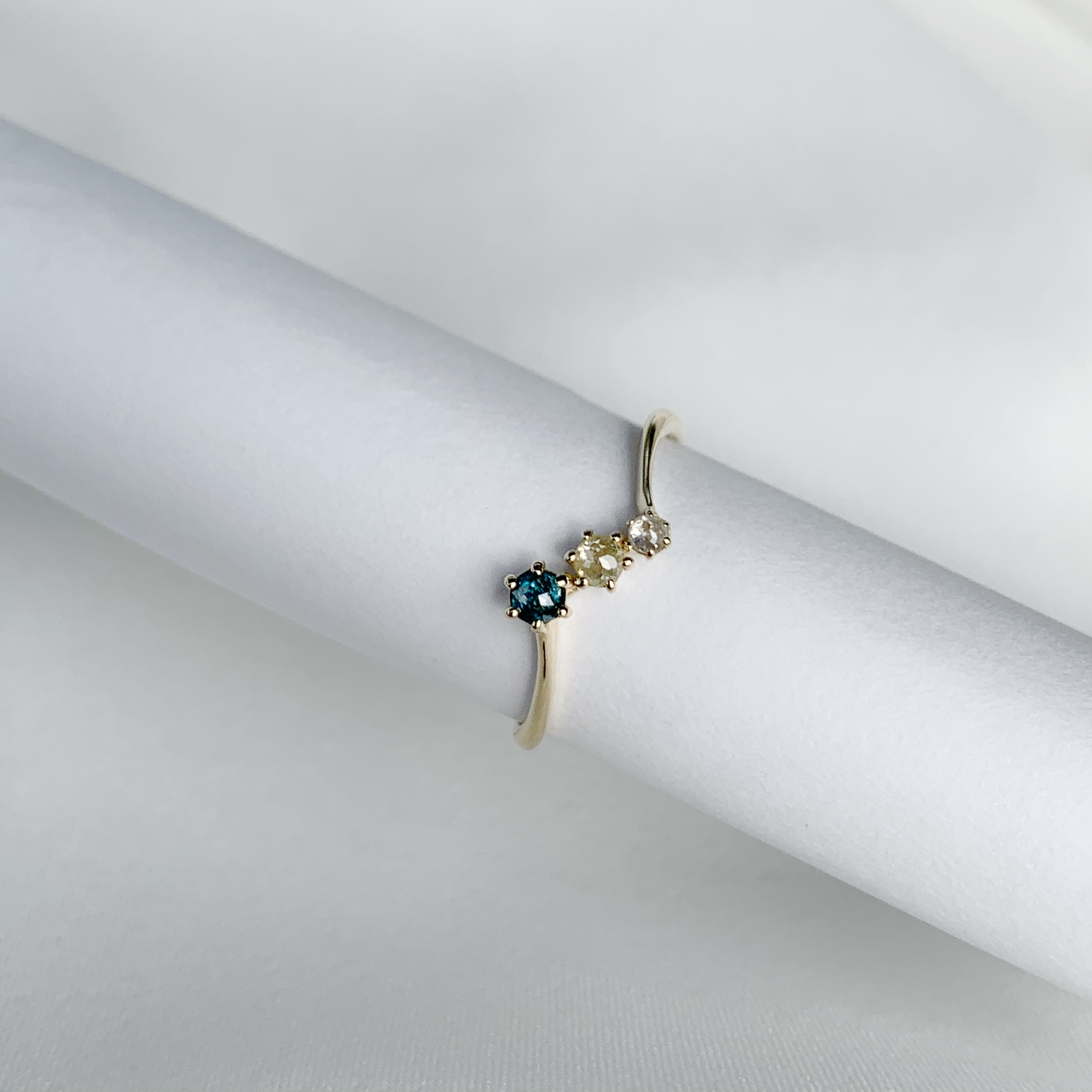 14K獵戶斜排彩鑽原礦戒指