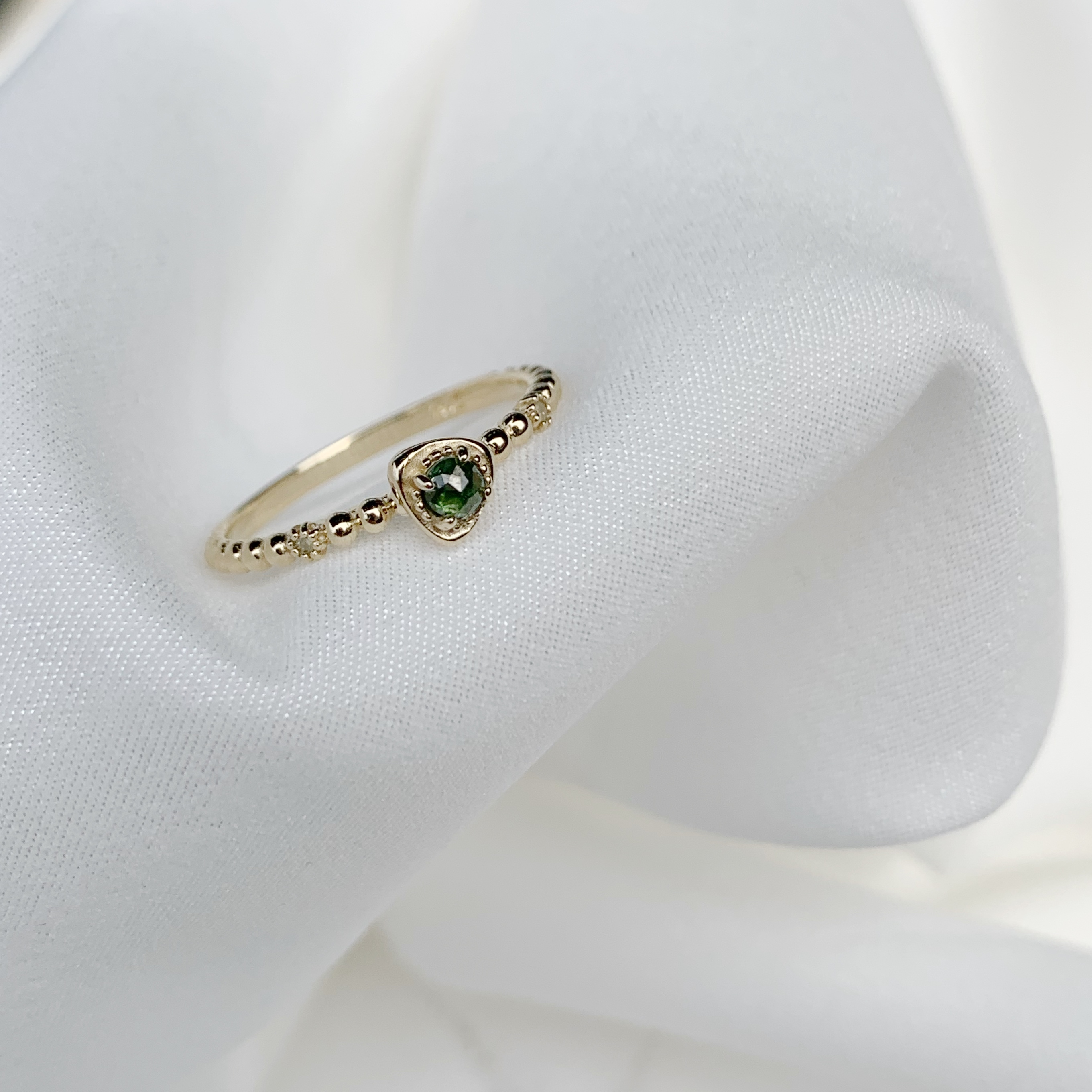 14K歪歪三角綠鑽珠珠戒