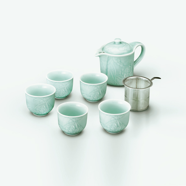 高麗青瓷、茶碗。　　無傷、箱。 高麗青瓷、茶碗。 無傷、箱。