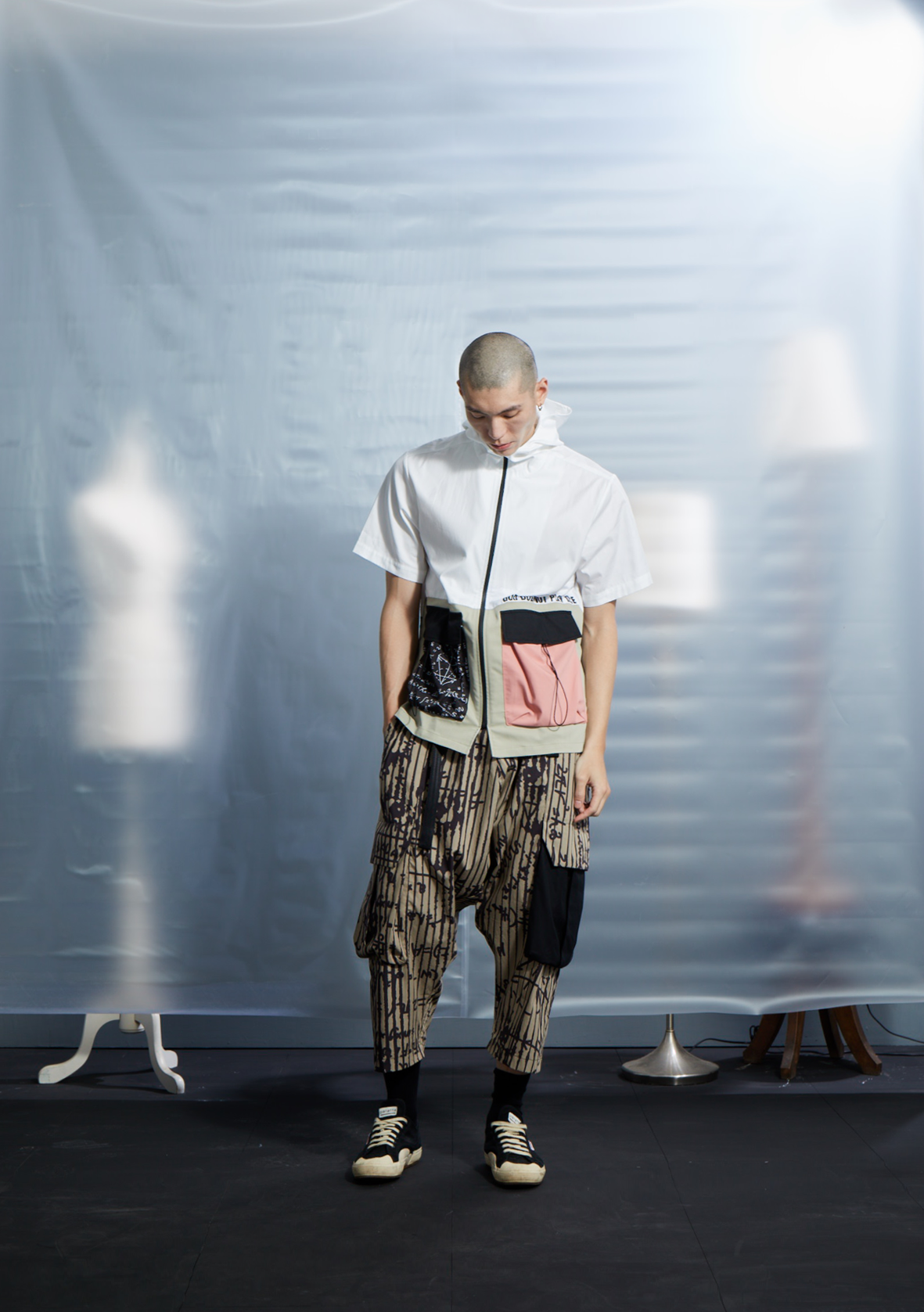 抽繩口袋拉鍊上衣 - 白/卡其