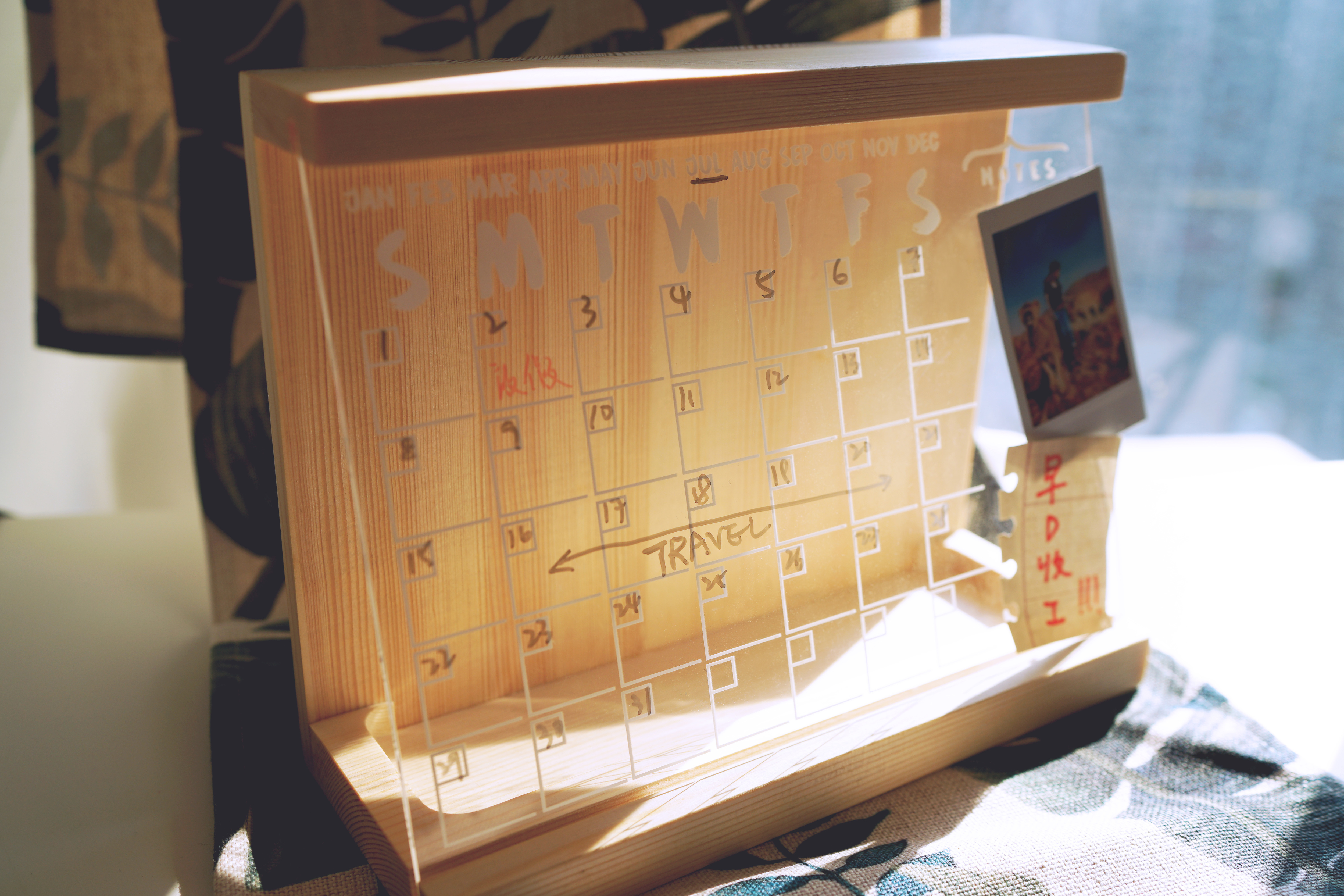 白色亞加力月曆(座枱版)