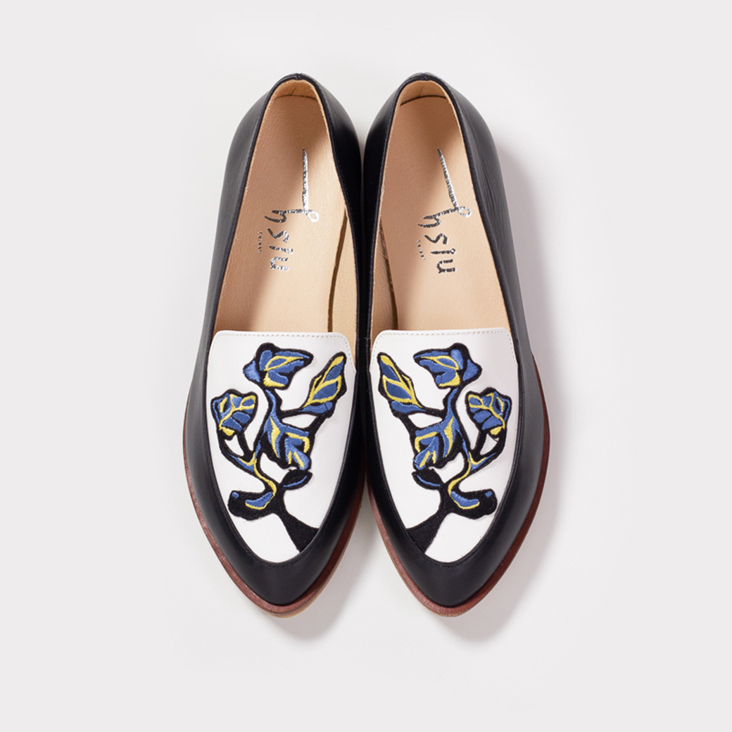 刺繡樂福鞋｜在路上