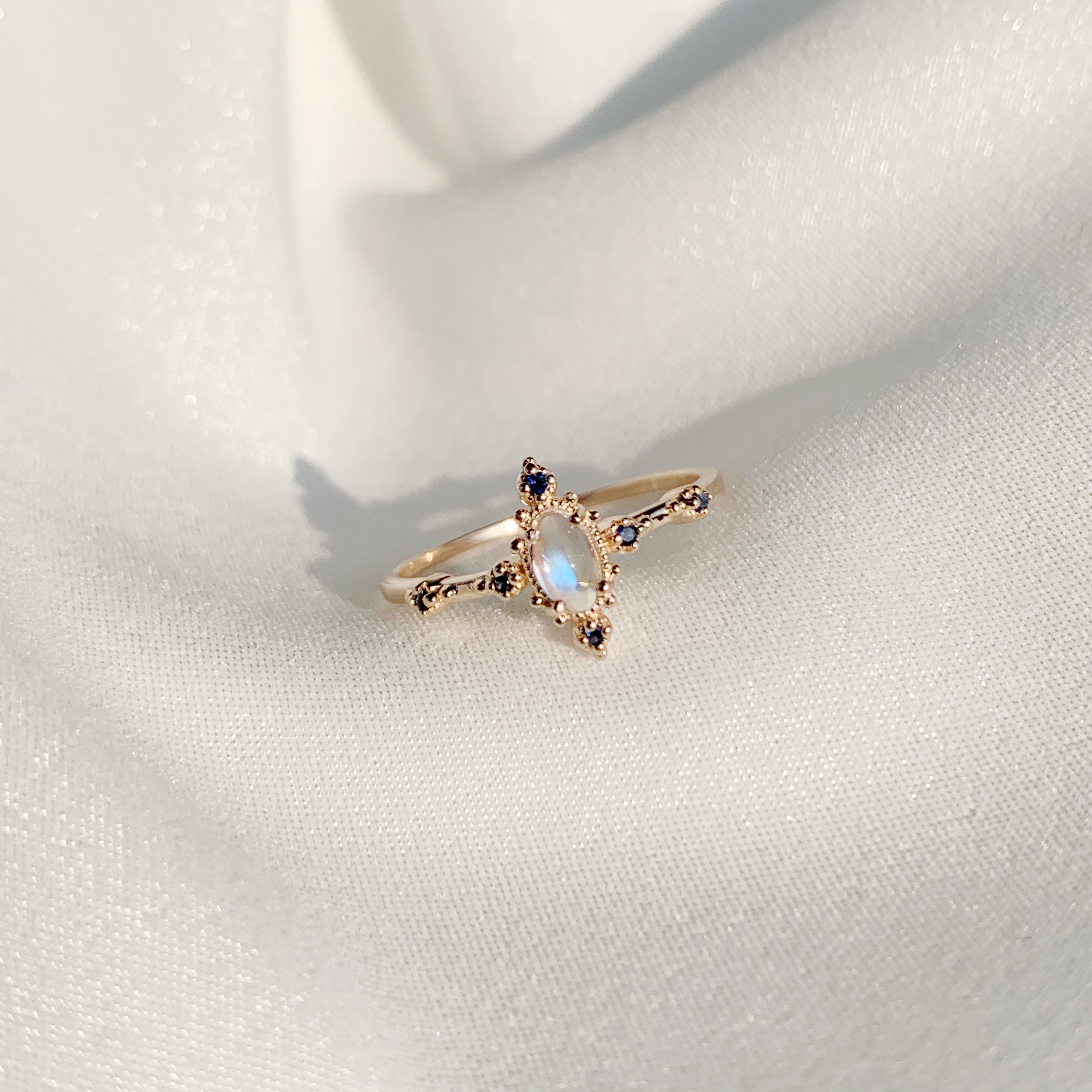 宮廷菱形玻璃體月光石戒指