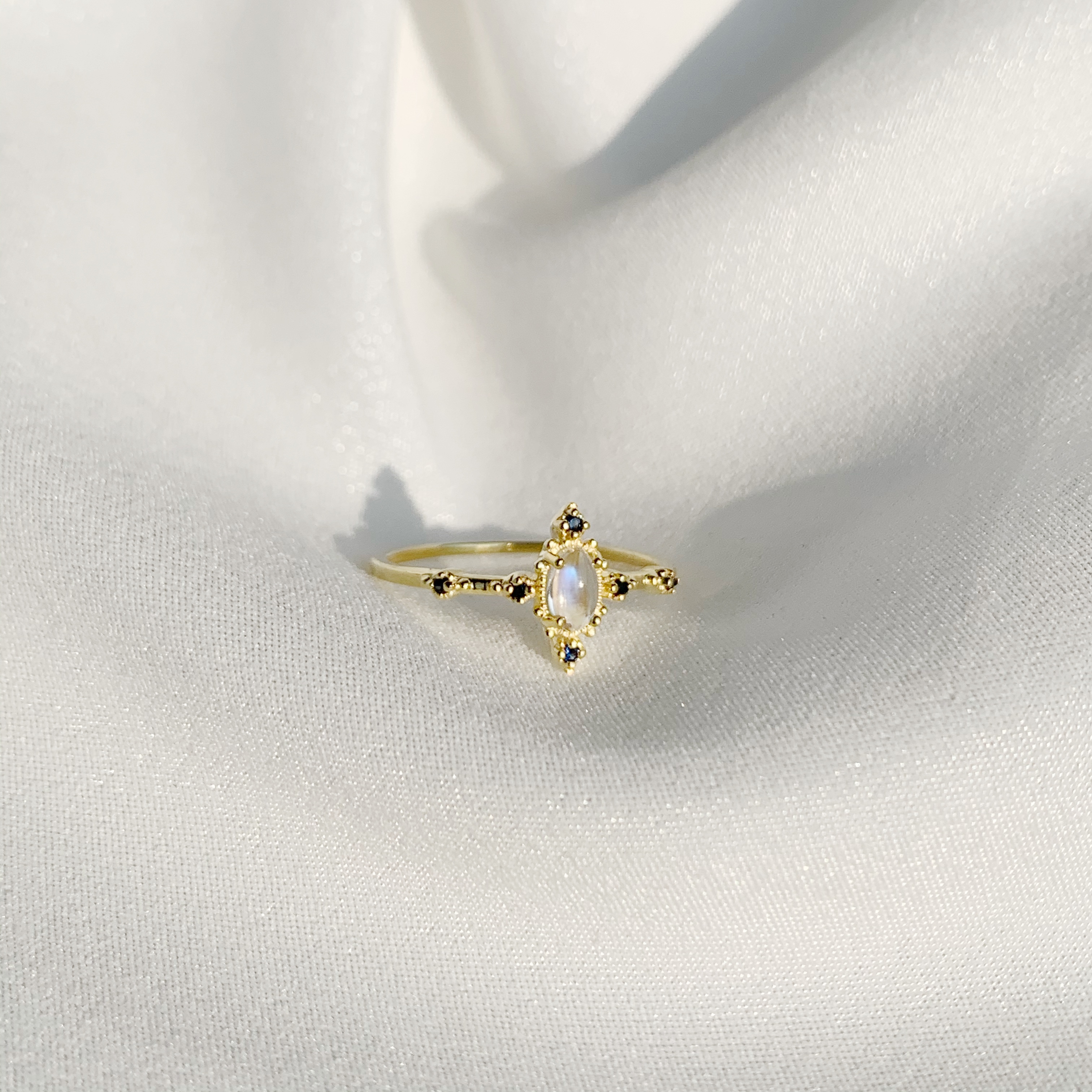 宮廷菱形玻璃體月光石戒指