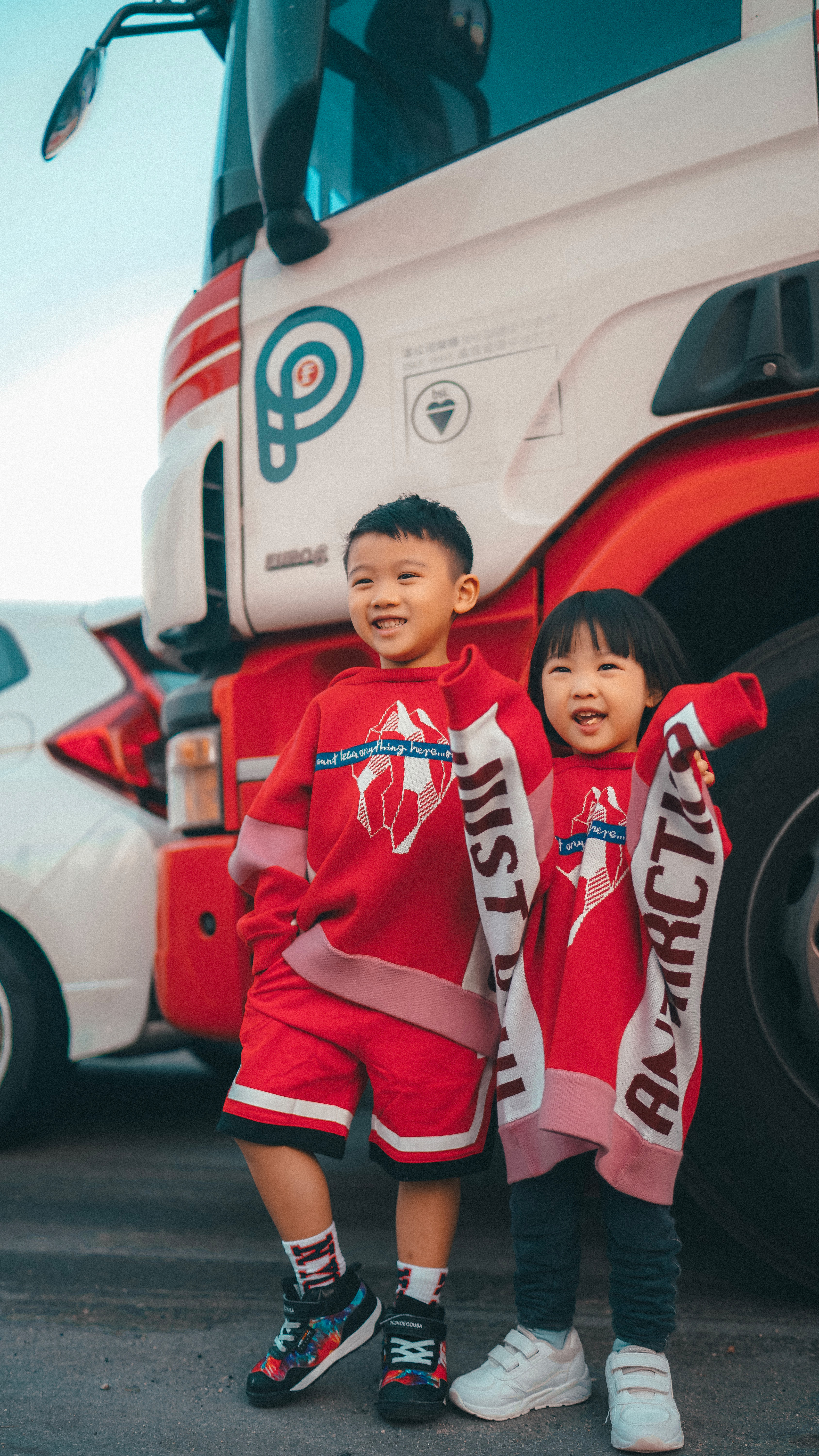 JUST ANTARCTICA!!! 紅色可拆帽童裝款針織衫