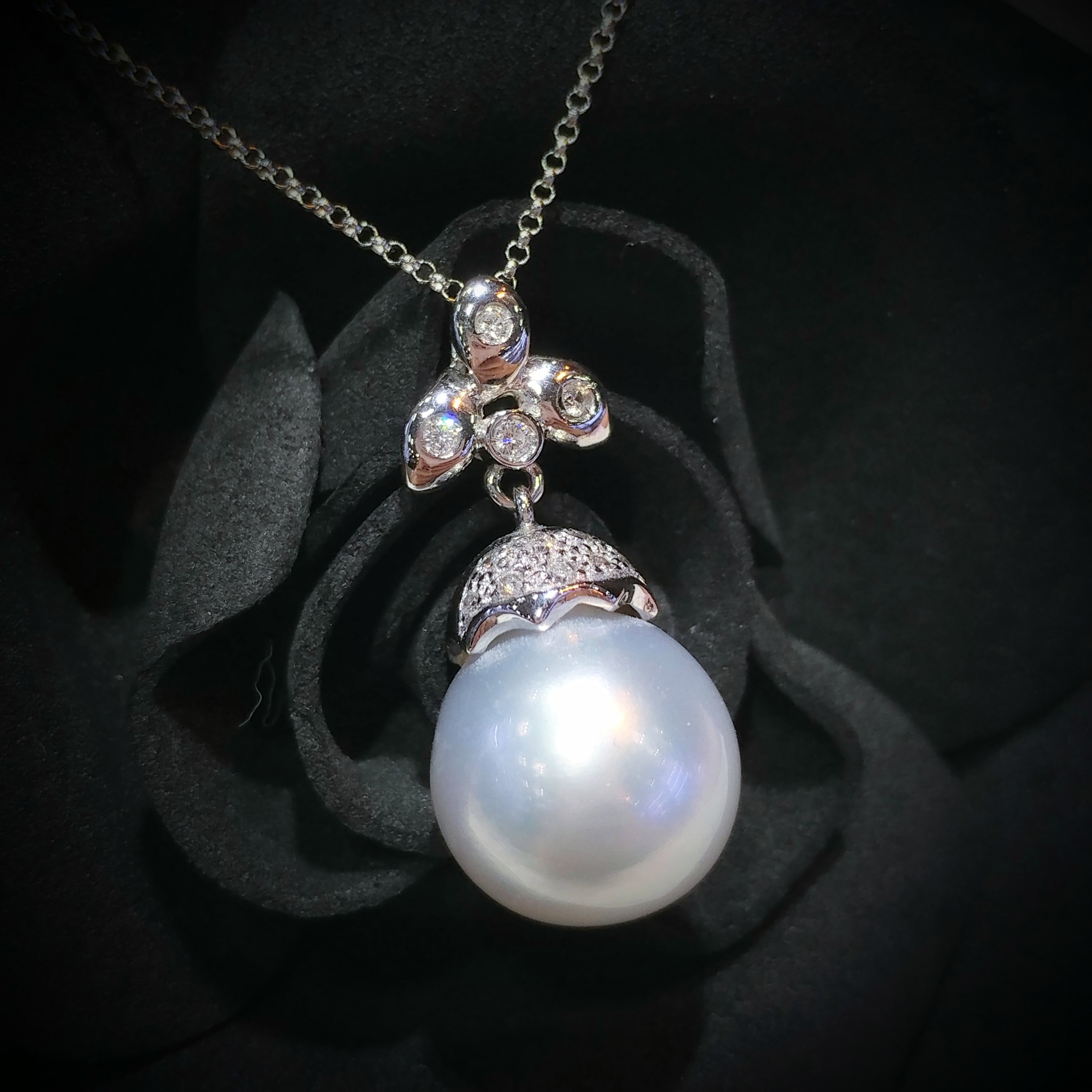 全新18K白金15份鑽石配珍珠吊墜