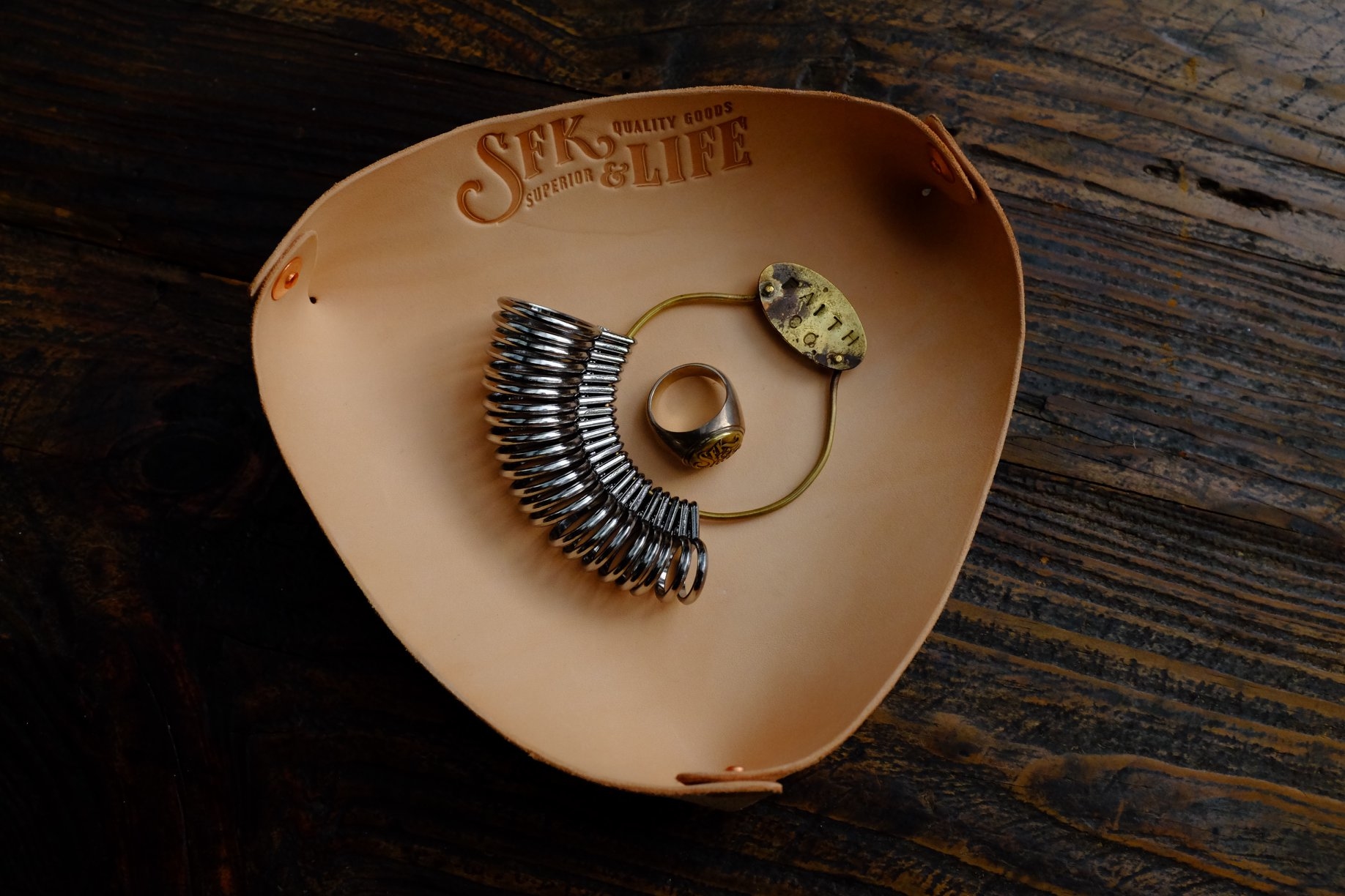 『Faith』S.F.K. 植鞣牛革皮盤 請事先詢問現貨數量