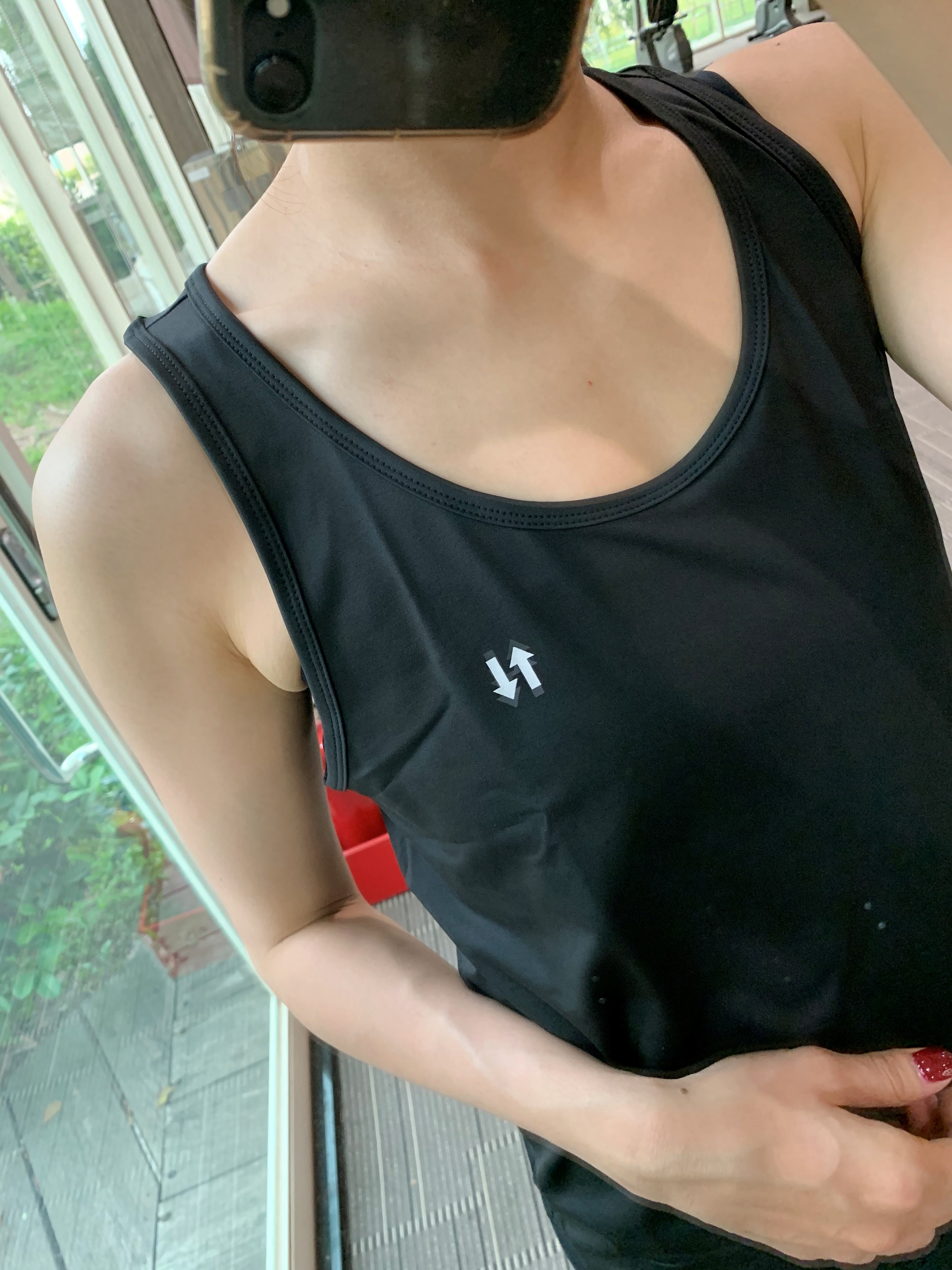 運動系列-箭頭U領運動背心(黑)