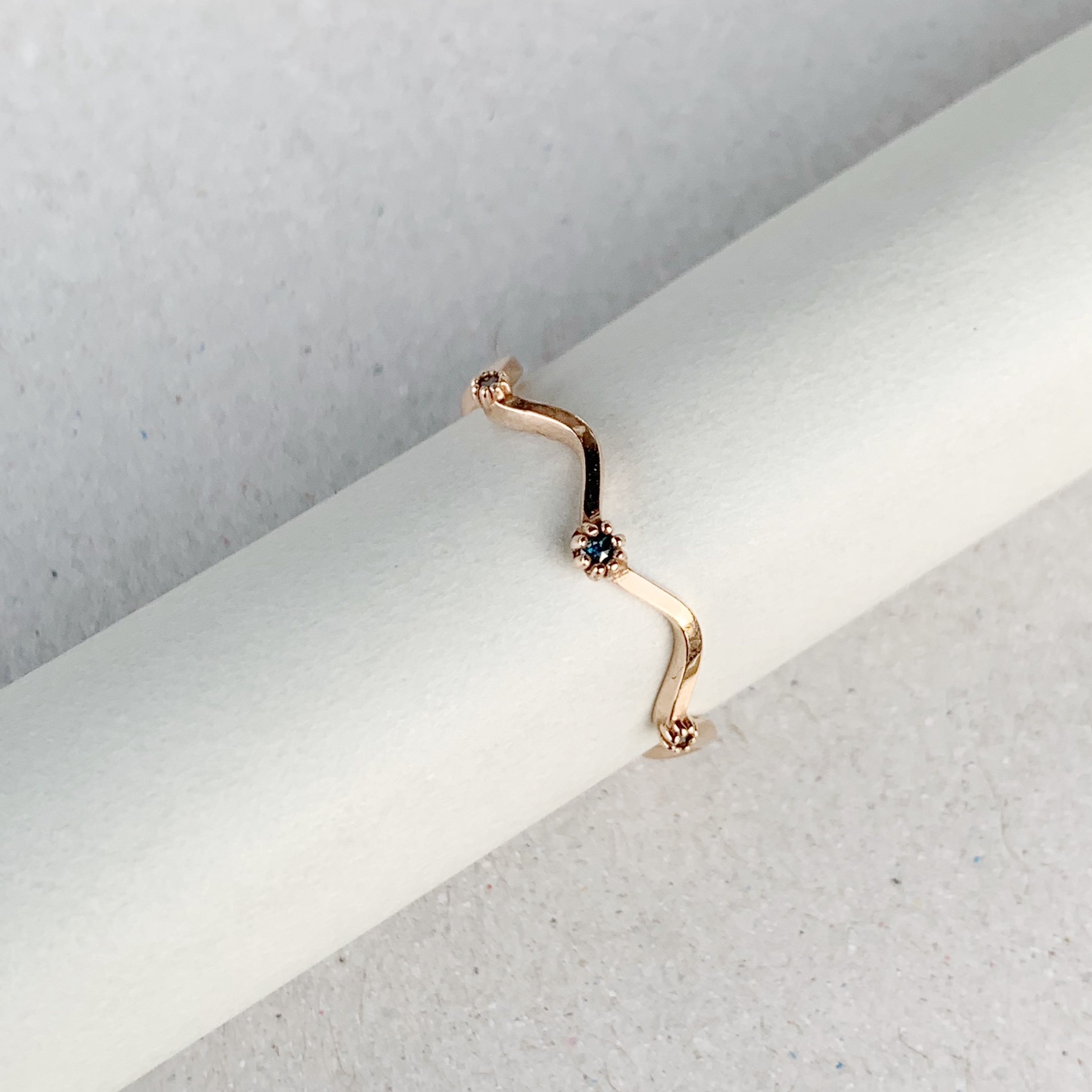 14K波波三顆藍鑽戒指