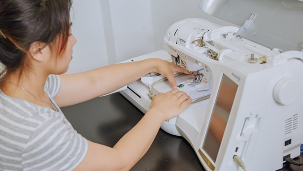 遠見雜誌｜堅持要對地球盡一份心！他們把報廢鞋子變盆栽